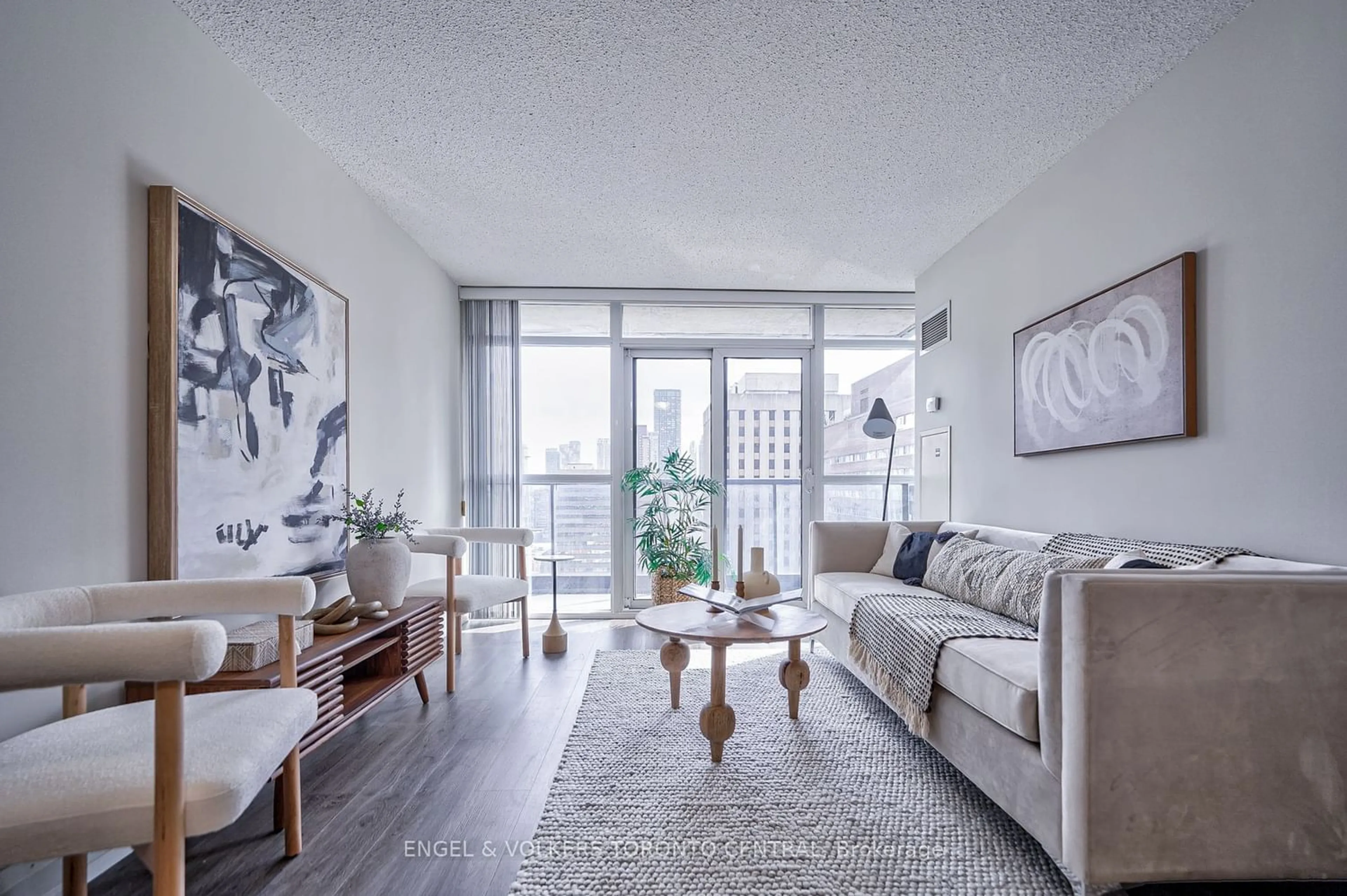 Living room for 21 Carlton St #1710, Toronto Ontario M5B 1L3