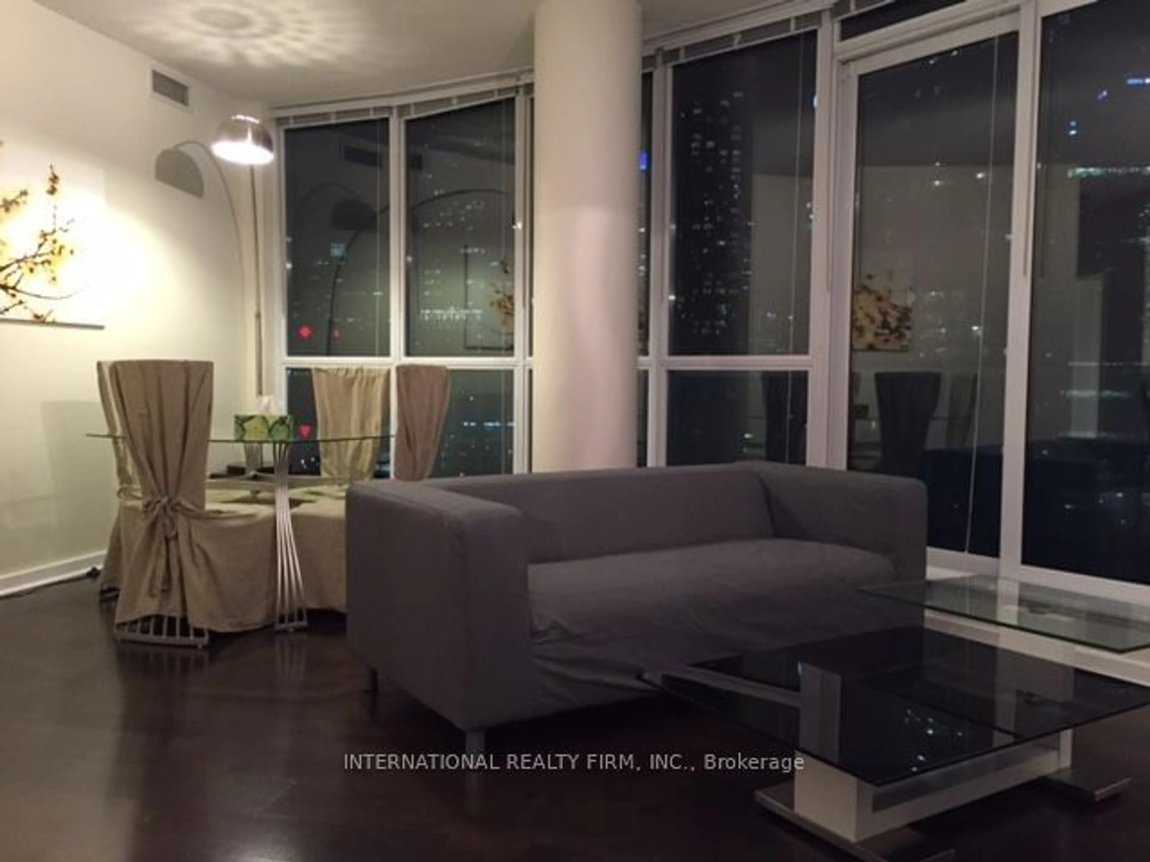 Living room for 218 Queens Quay #1501, Toronto Ontario M5J 2Y6