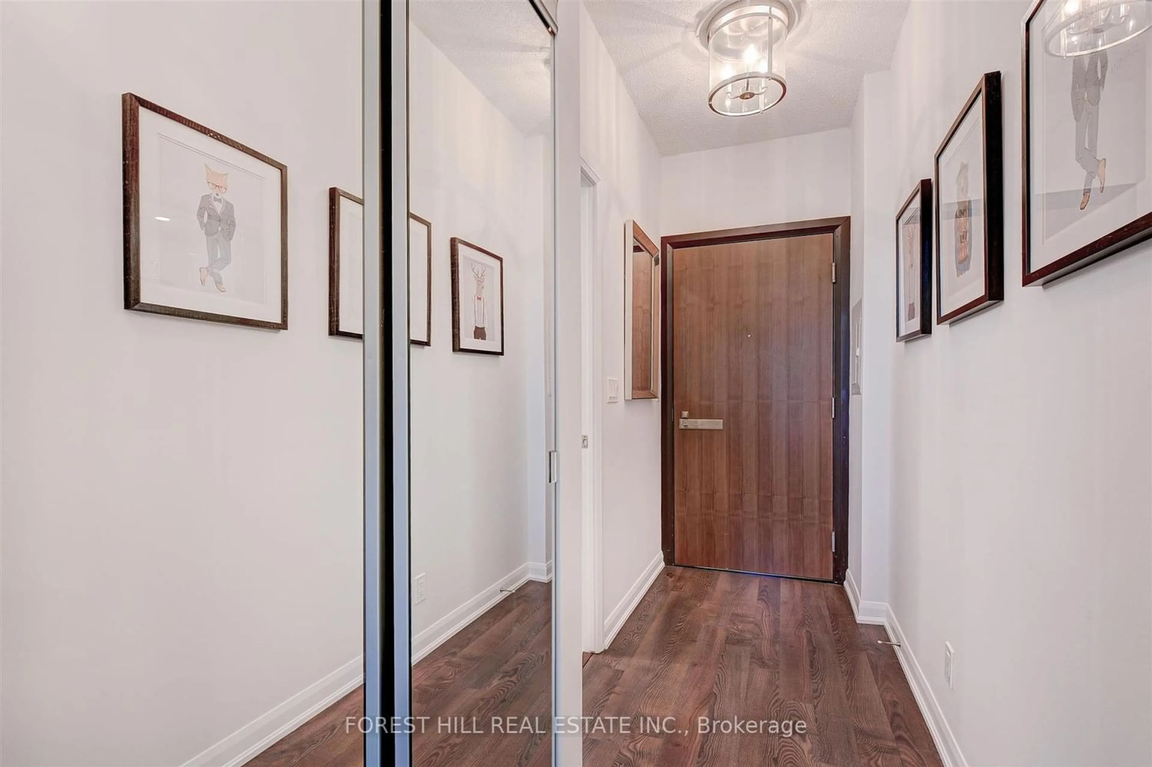 Indoor entryway for 500 Sherbourne St #801, Toronto Ontario M4X 1L1