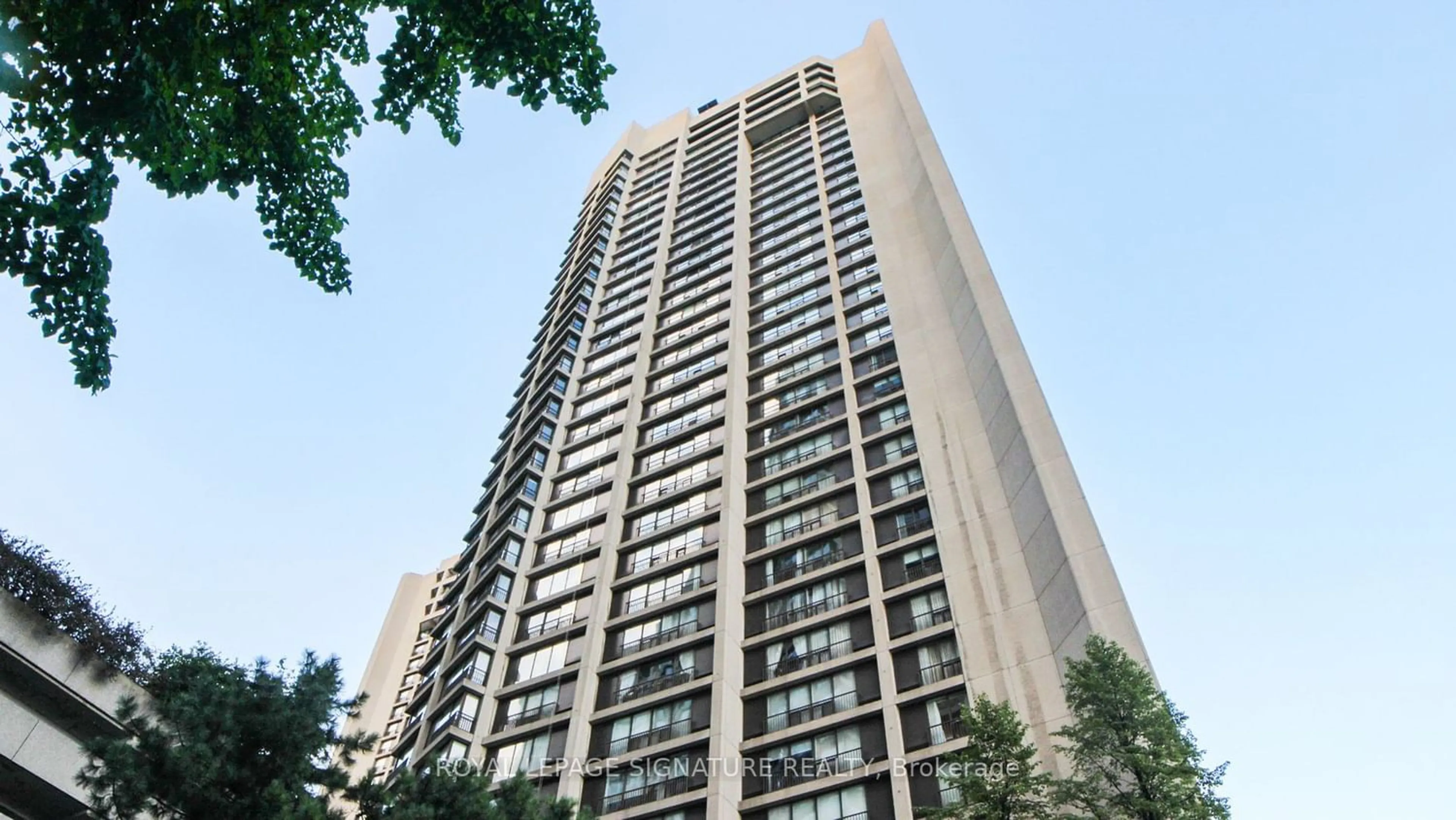 A pic from exterior of the house or condo for 33 Harbour Sq #2634, Toronto Ontario M5J 2G2