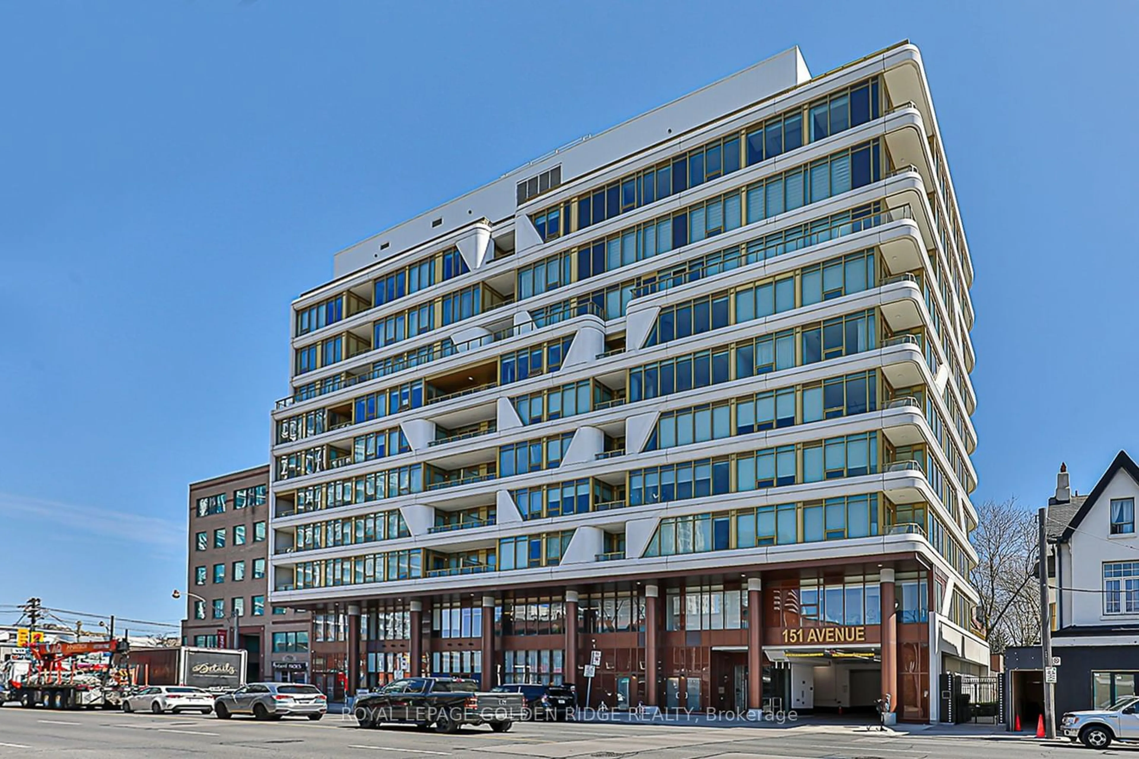 A pic from exterior of the house or condo for 151 Avenue Rd #407, Toronto Ontario M5R 2H7