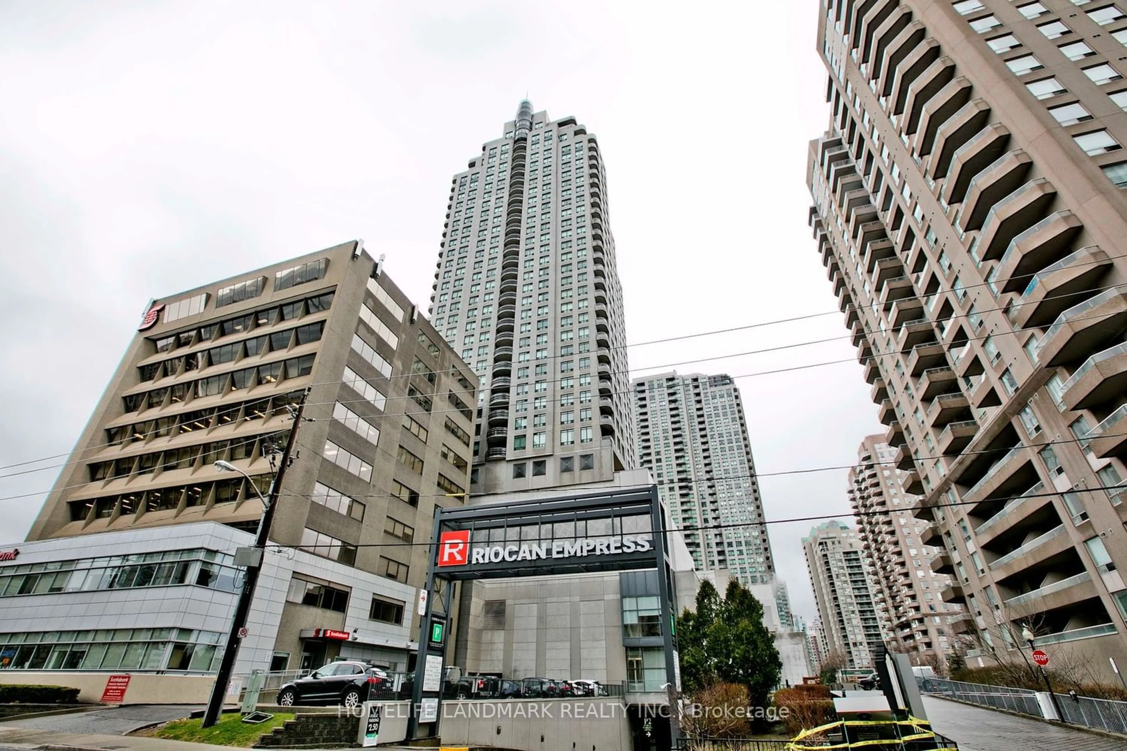 Outside view for 8 Hillcrest Ave #1011, Toronto Ontario M2N 6Y6