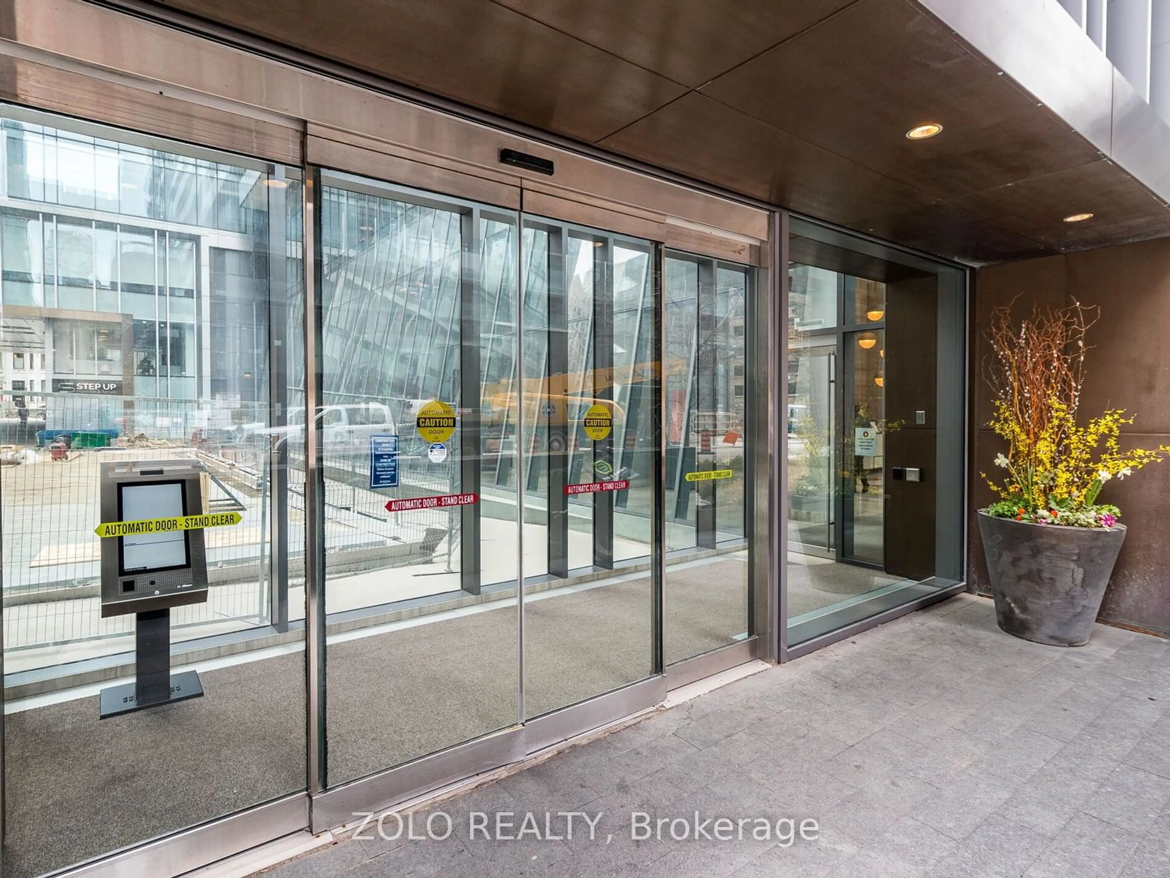 Indoor foyer for 50 Charles St #2912, Toronto Ontario M4Y 0C3