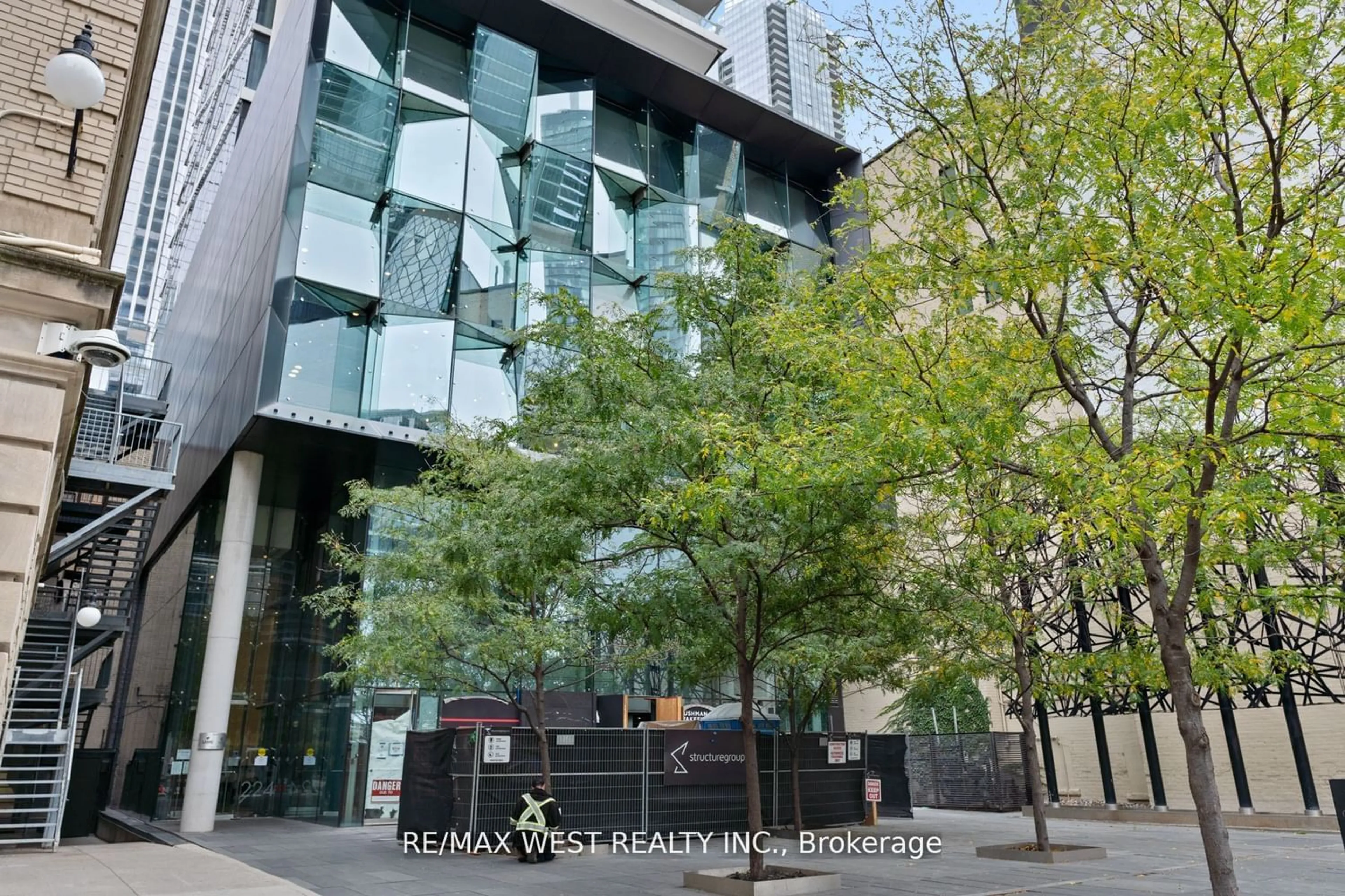 Outside view for 224 King St #3702, Toronto Ontario M5H 0A6