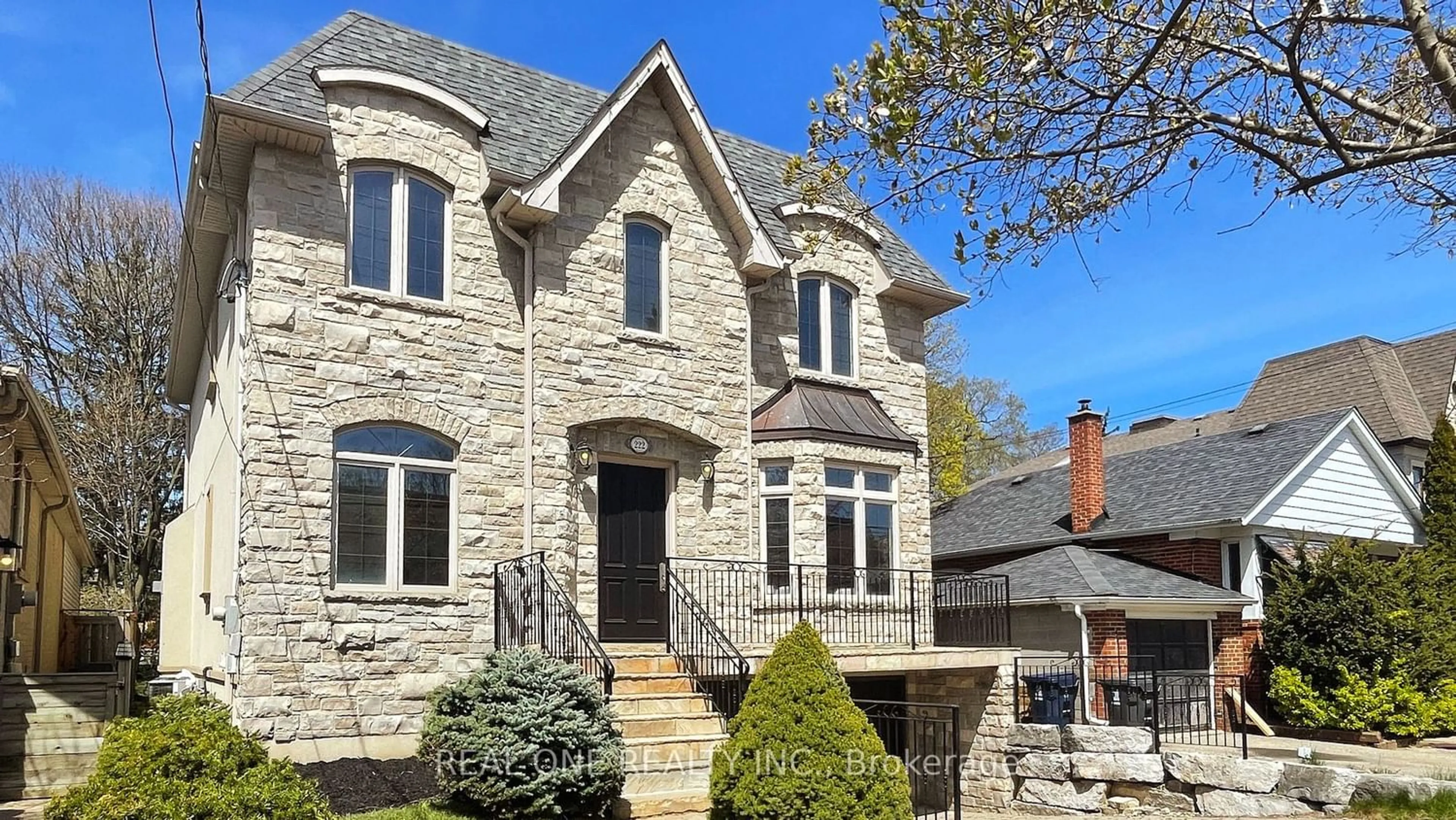Home with brick exterior material for 222 Florence Ave, Toronto Ontario M2N 1G6