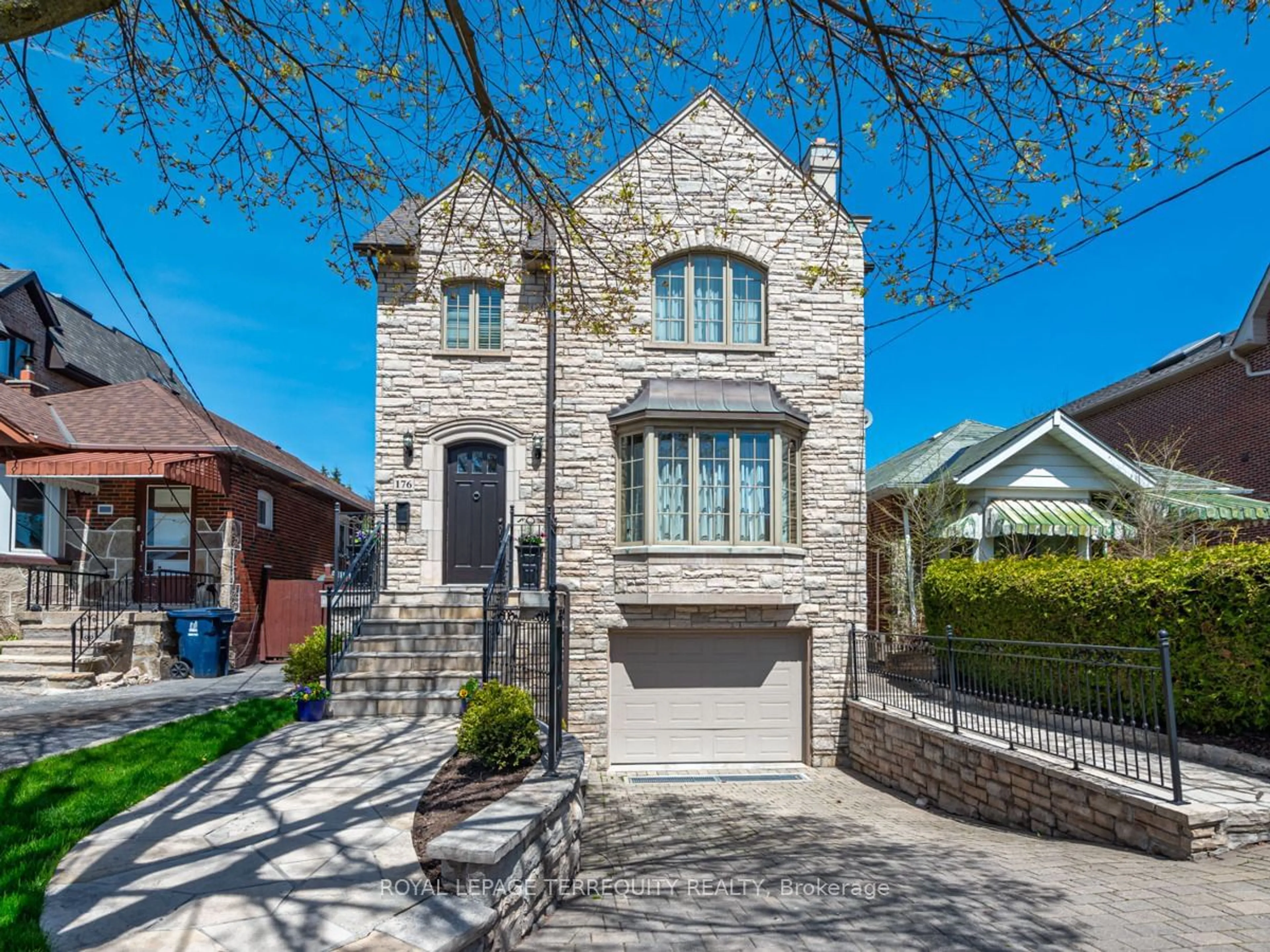 Frontside or backside of a home for 176 Joicey Blvd, Toronto Ontario M2M 2V2