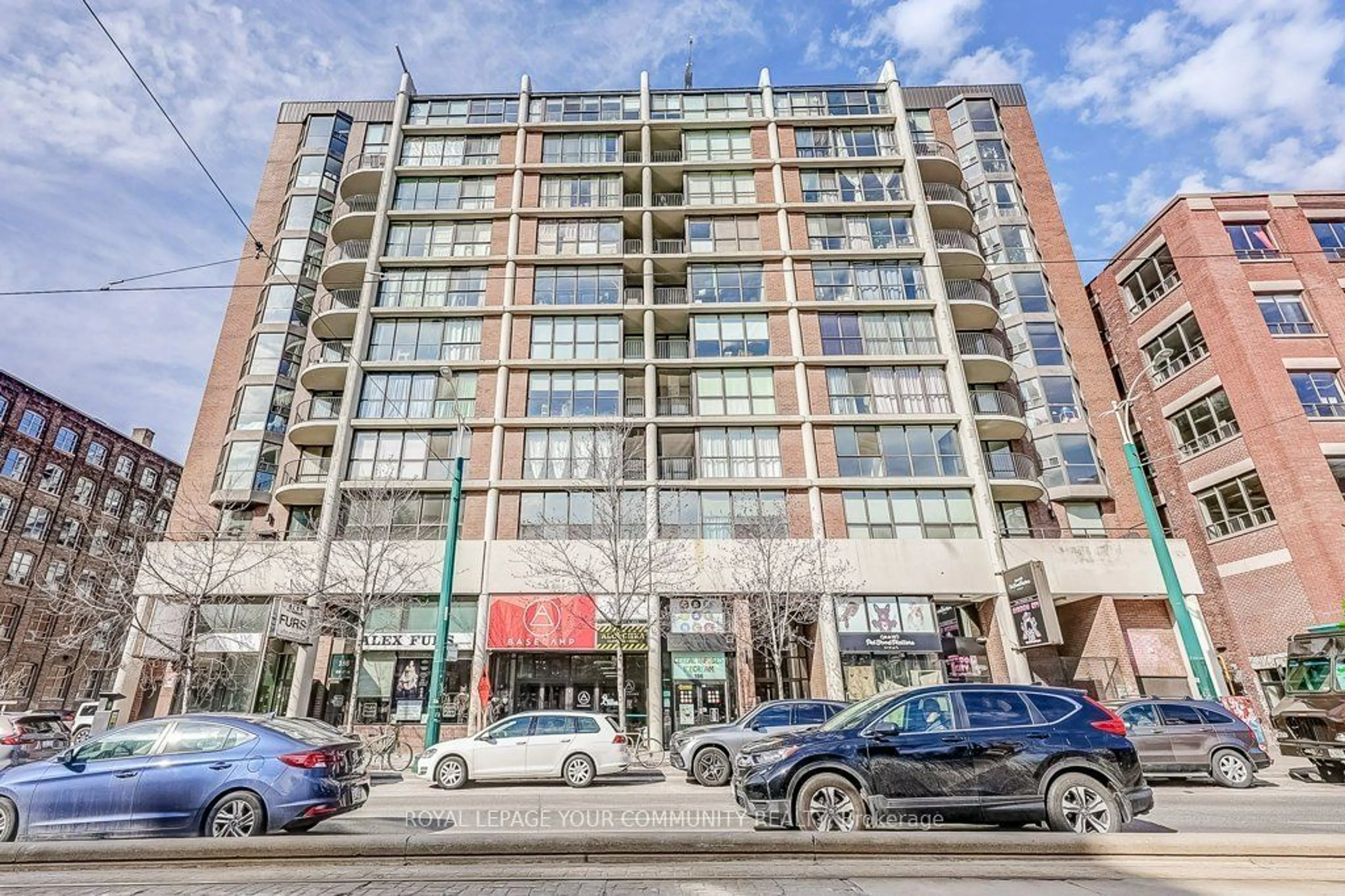 A pic from exterior of the house or condo for 188 Spadina Ave #305, Toronto Ontario M5T 3A4