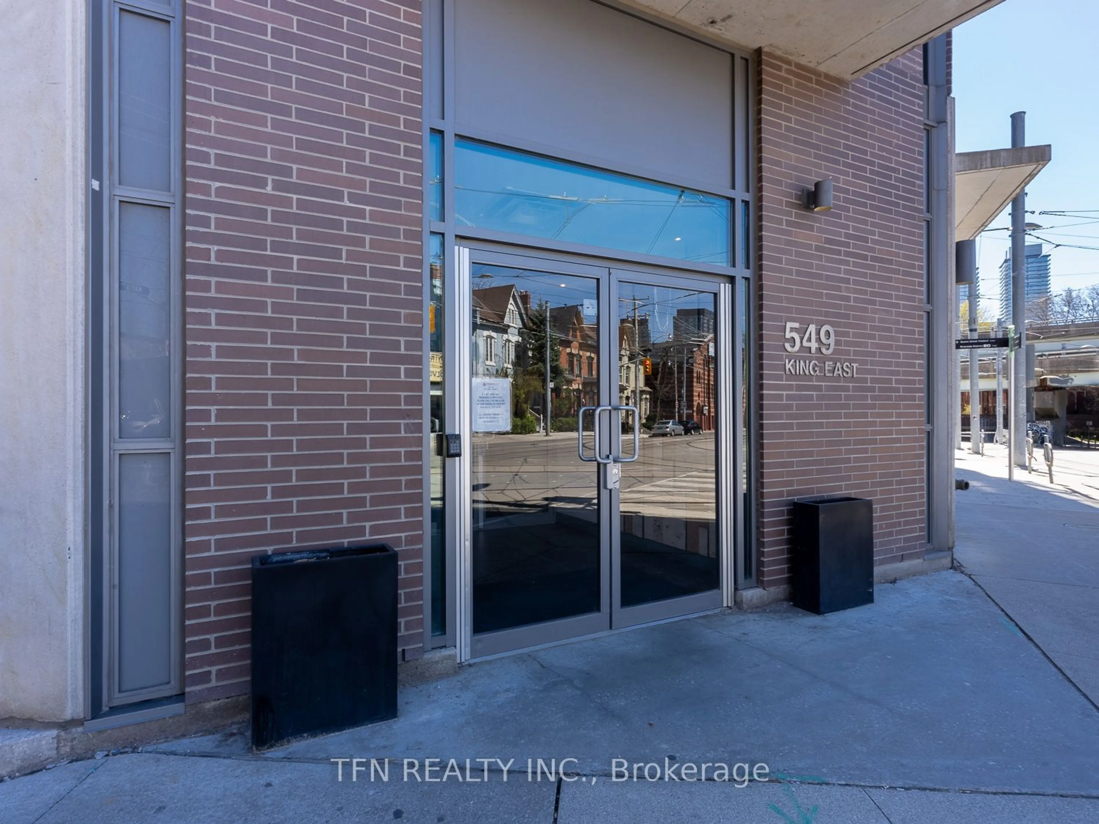 Indoor entryway for 549 King St #507, Toronto Ontario M5A 1M4