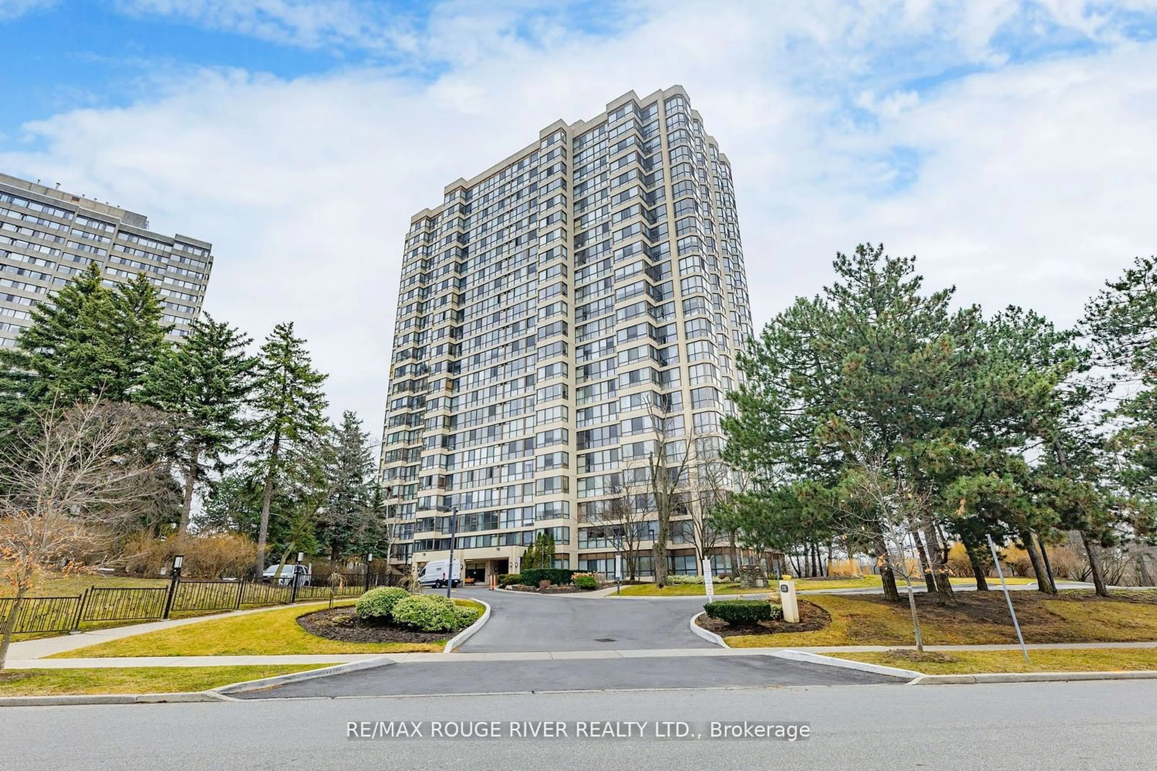 A pic from exterior of the house or condo for 131 Torresdale Ave #901, Toronto Ontario M2R 3T1