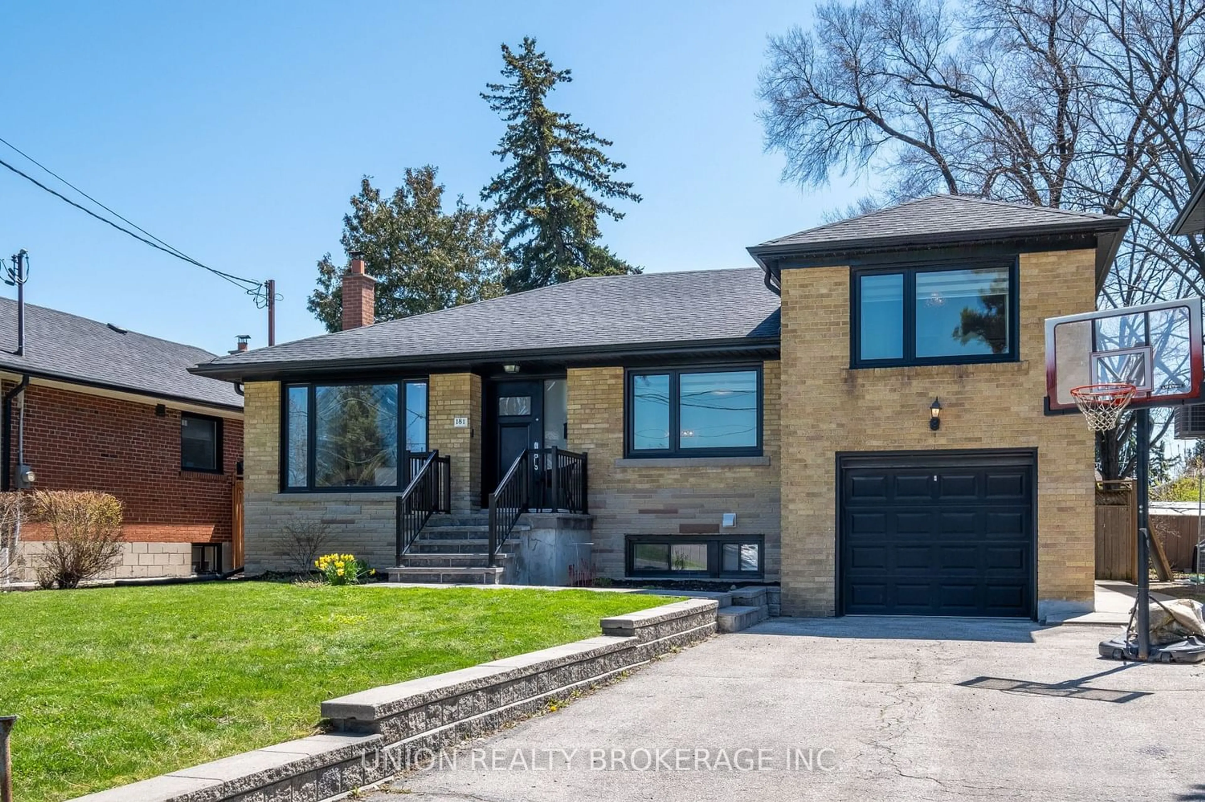 Home with brick exterior material for 181 Brighton Ave, Toronto Ontario M3H 4E3