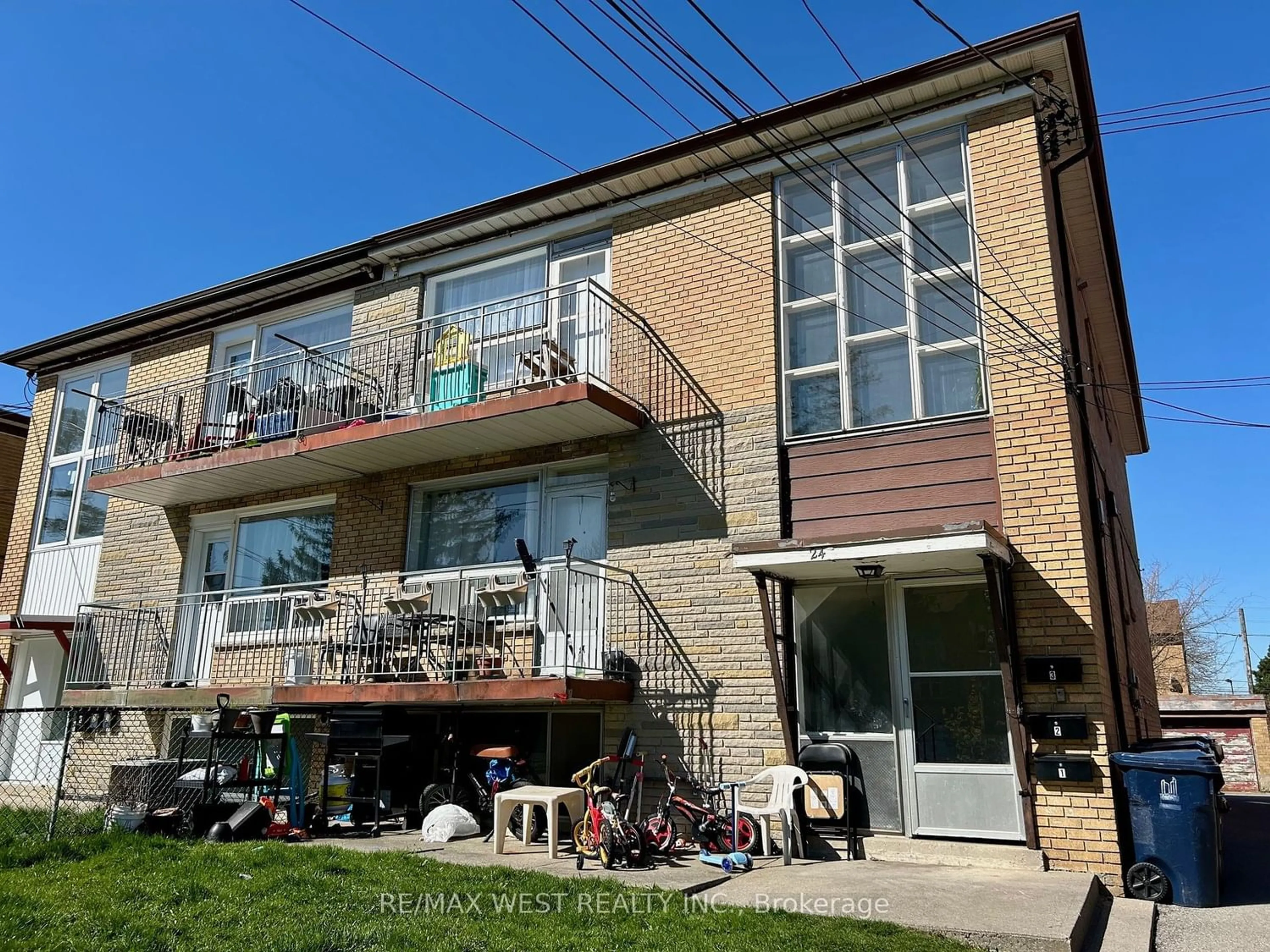 A pic from exterior of the house or condo for 24 Garthdale Crt, Toronto Ontario M3H 5P8
