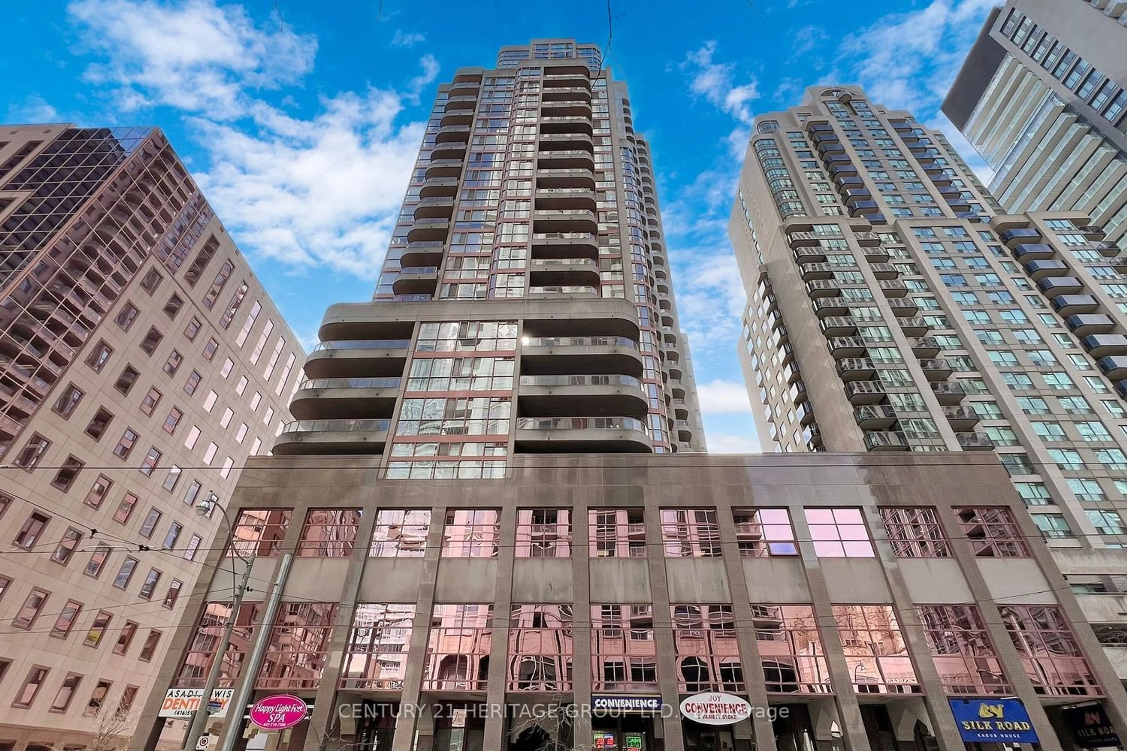 A pic from exterior of the house or condo for 736 Bay St #901, Toronto Ontario M5G 2M4