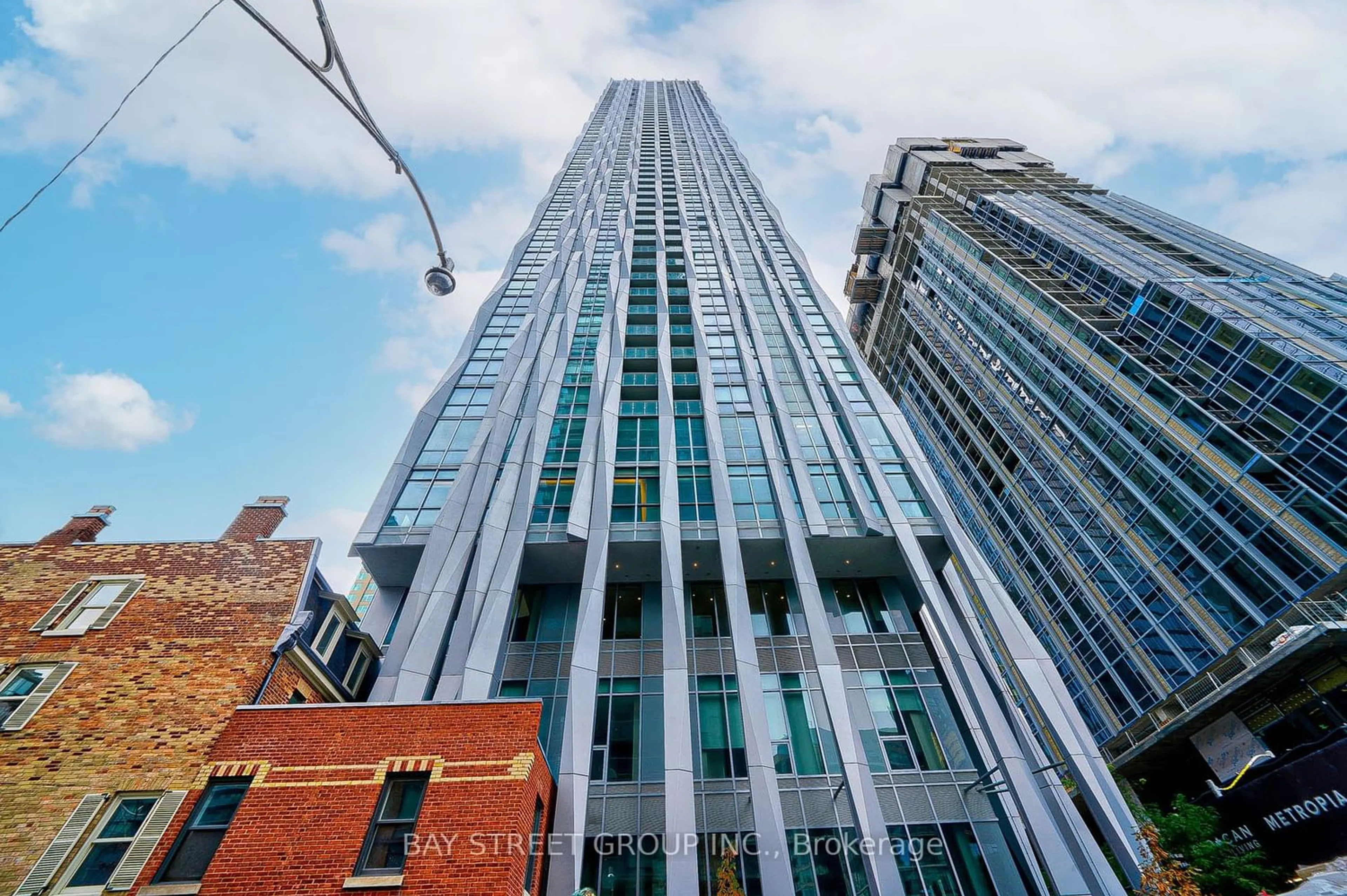Outside view for 1 Yorkville Ave #1904, Toronto Ontario M4W 0B1