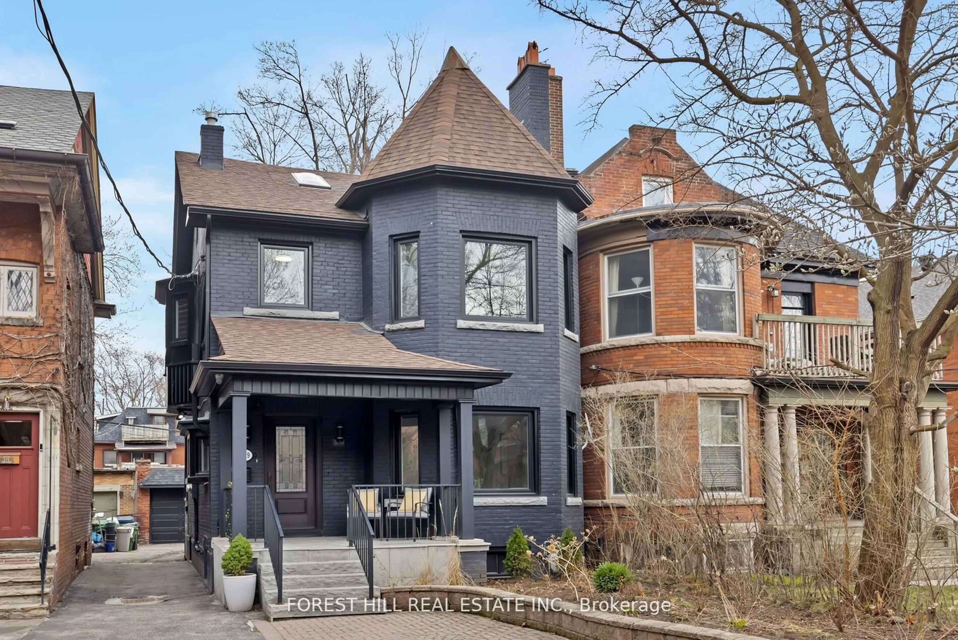 Home with brick exterior material for 169 Walmer Rd, Toronto Ontario M5R 2X8