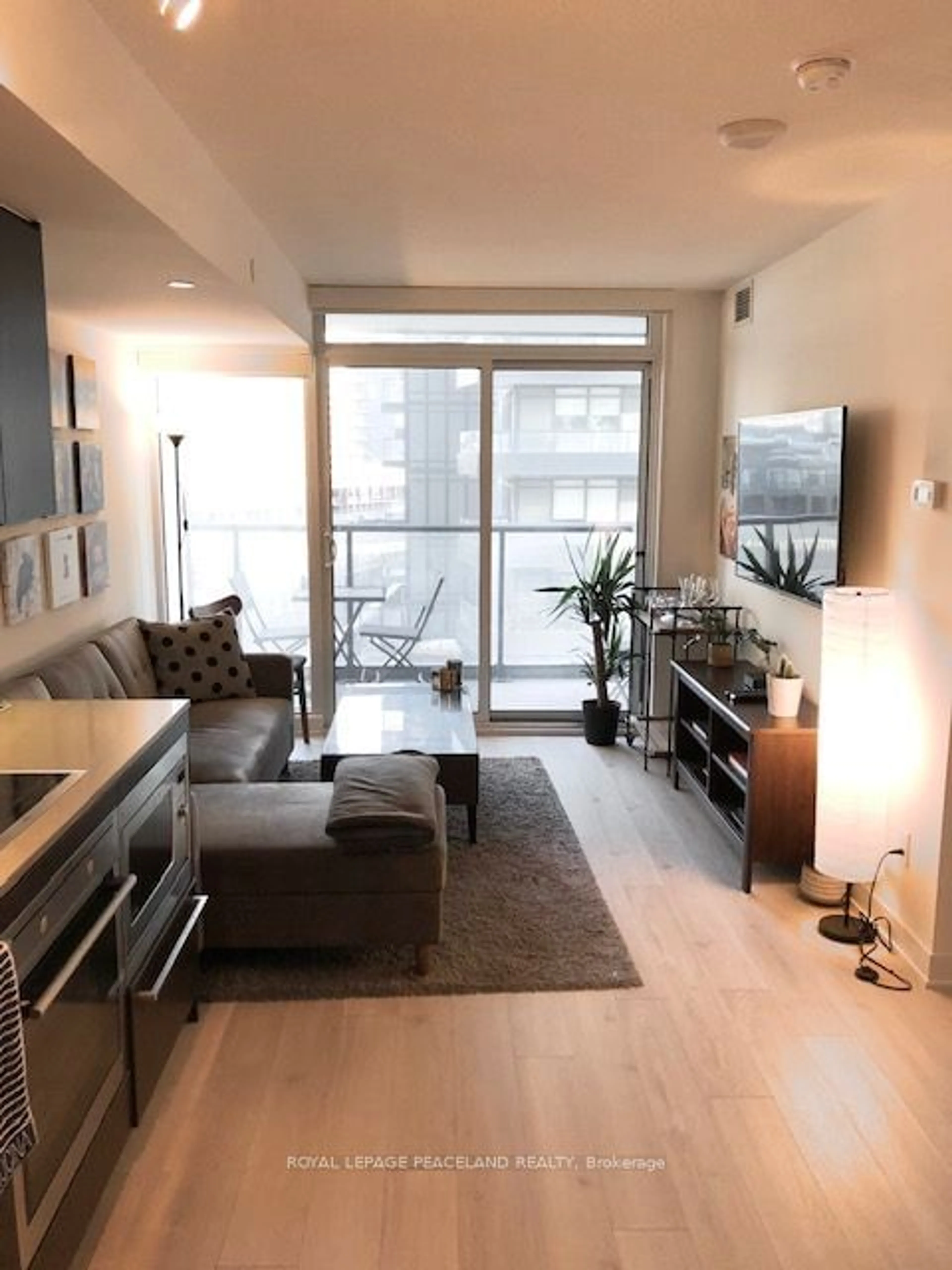 Living room for 70 Queens Wharf Rd #805, Toronto Ontario M5V 0J2