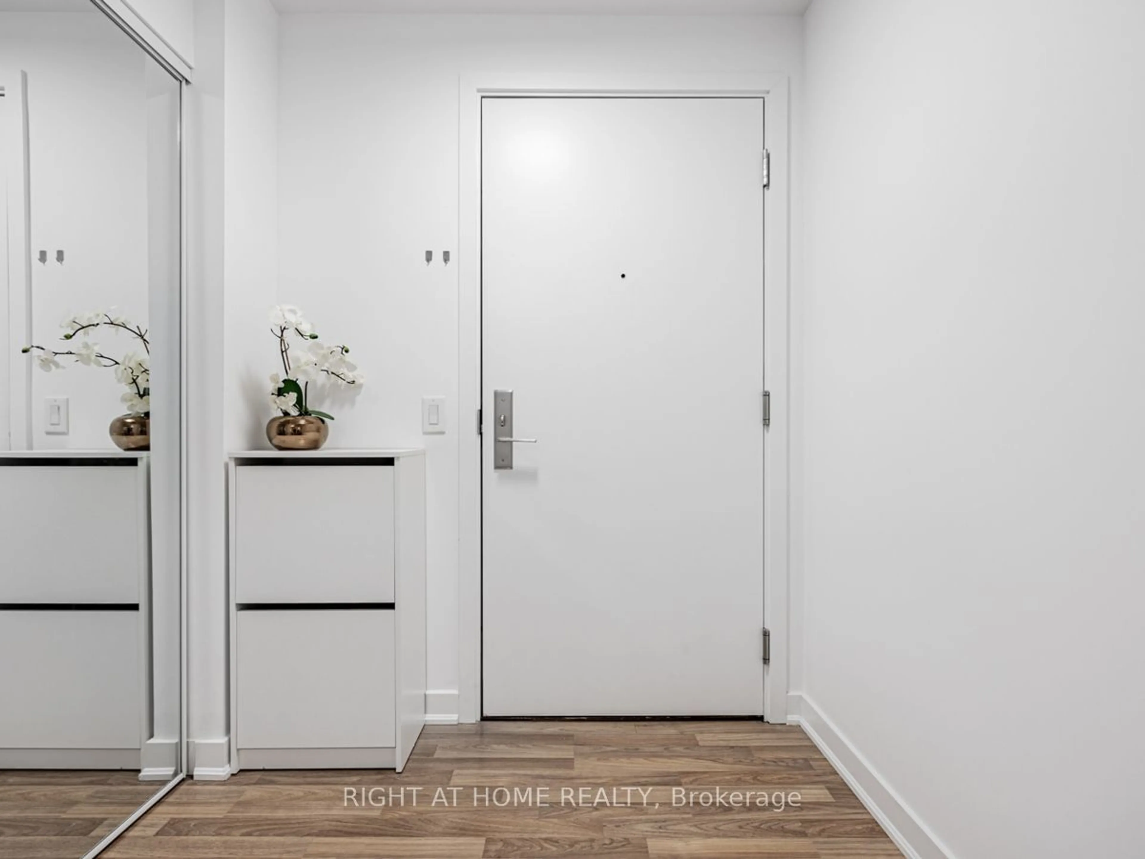 Indoor entryway for 120 Parliament St #413, Toronto Ontario M5A 0N6
