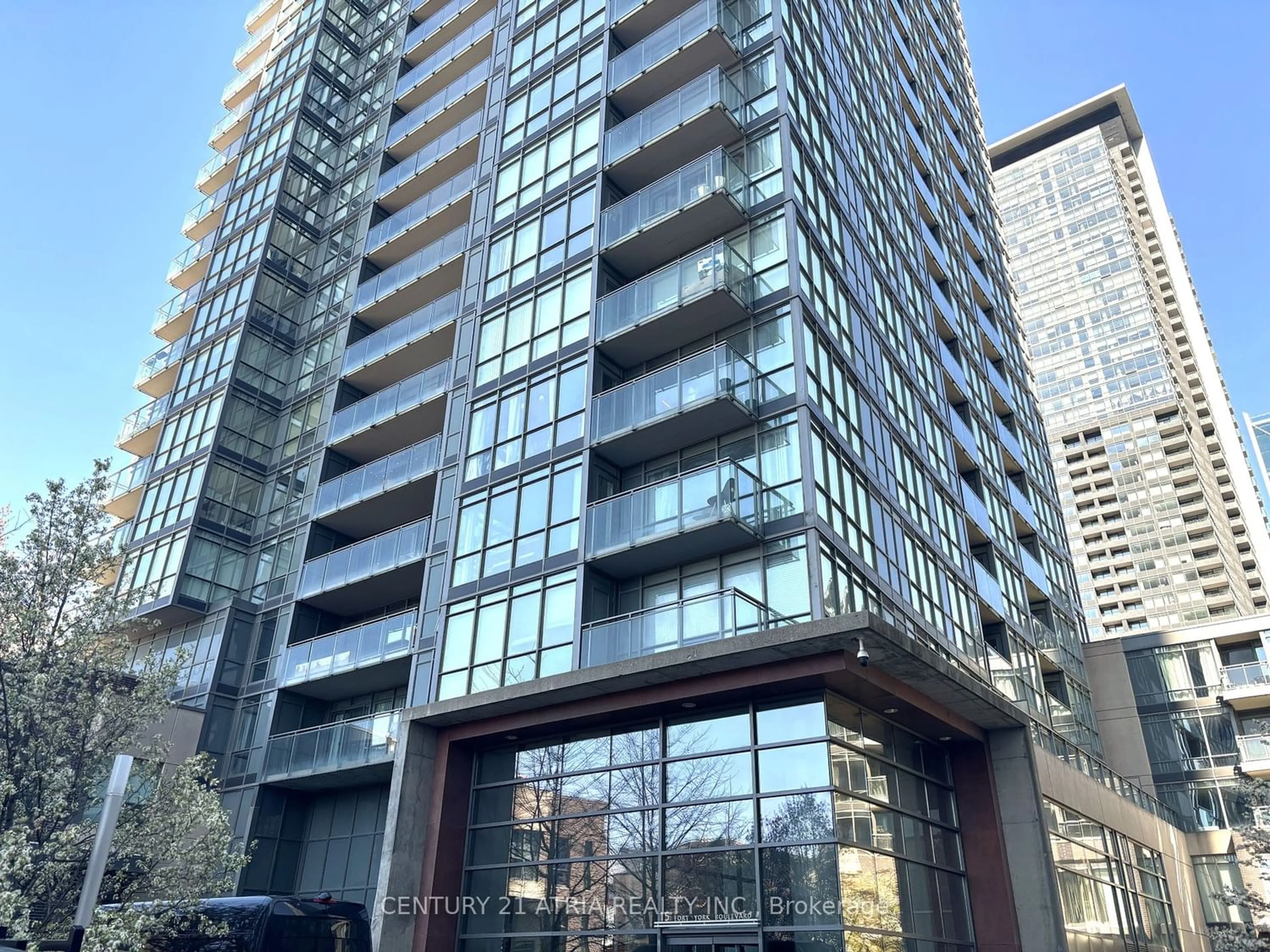 A pic from exterior of the house or condo for 15 Fort York Blvd #3905, Toronto Ontario M5V 3Y4