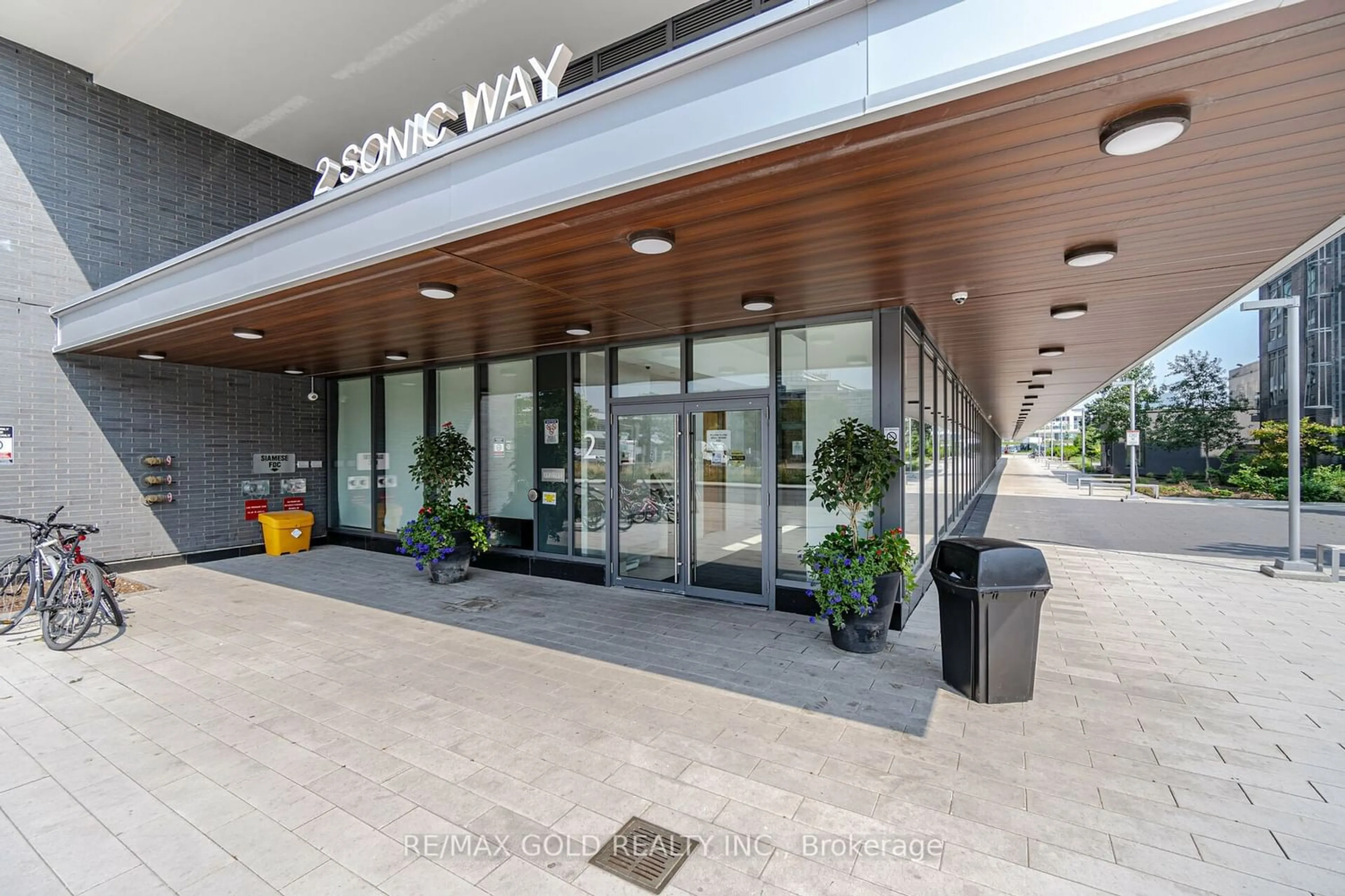 Indoor entryway for 2 Sonic Way #2601, Toronto Ontario M3C 0P2