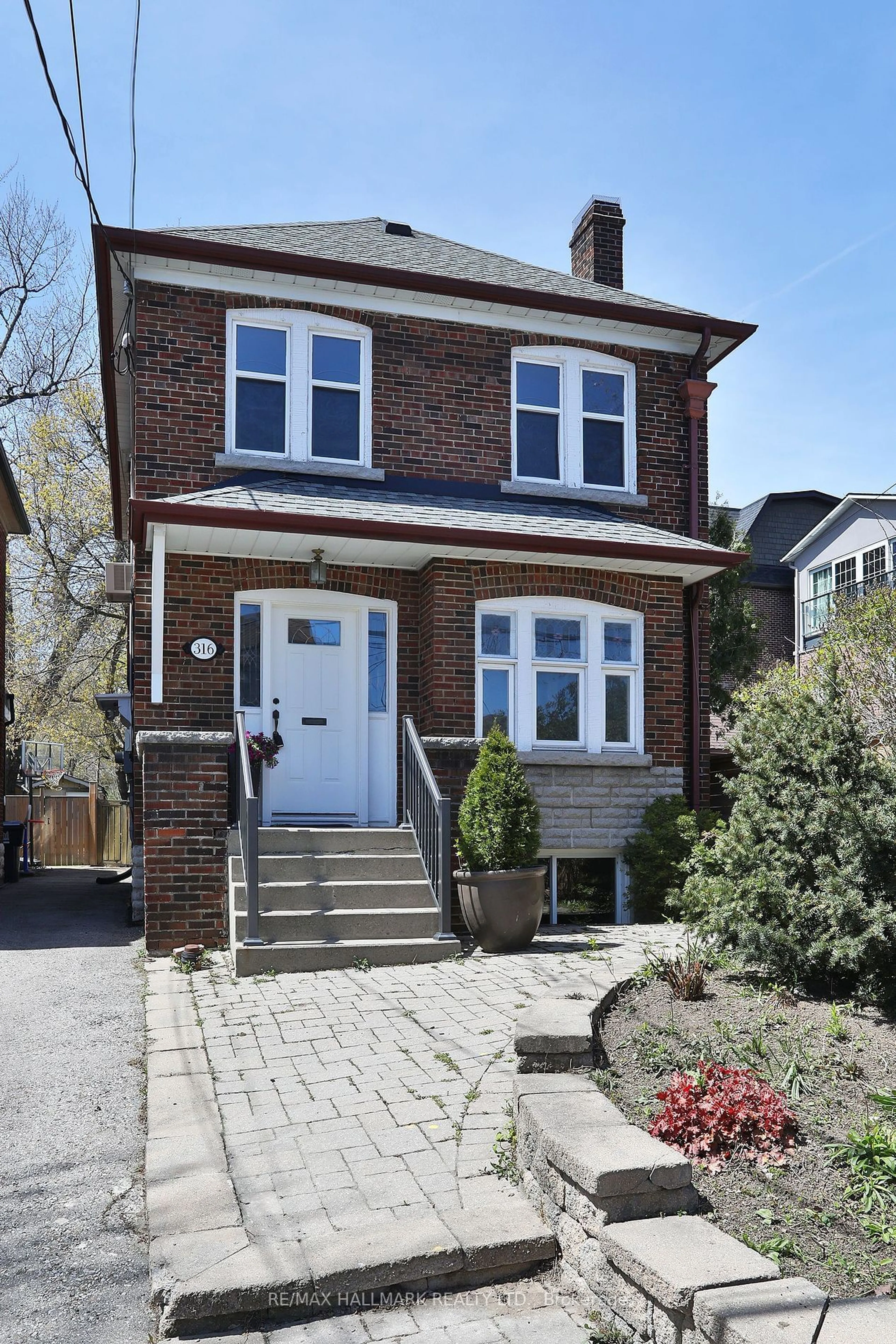Home with brick exterior material for 316 Jedburgh Rd, Toronto Ontario M5M 3K8