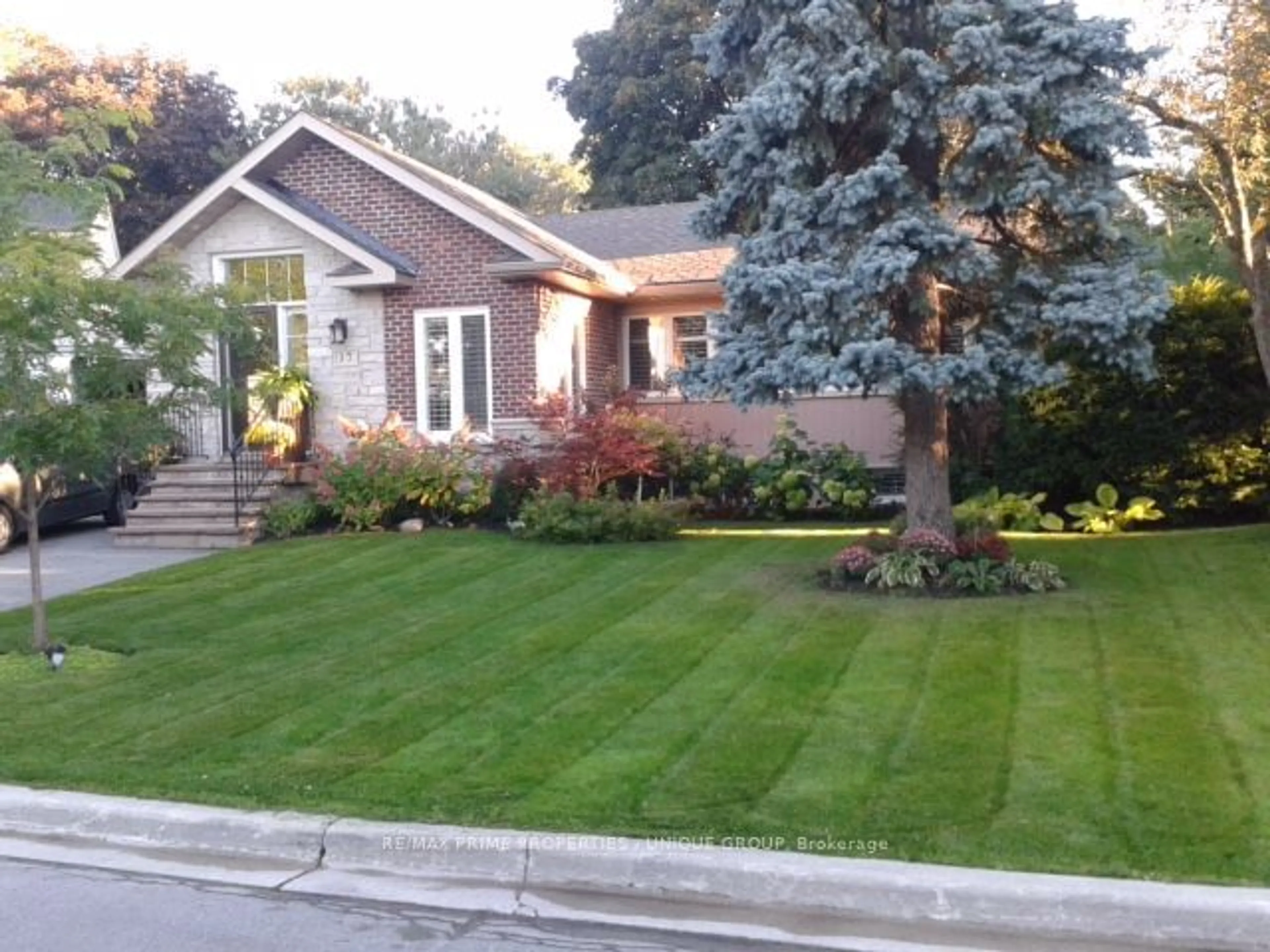 Frontside or backside of a home for 17 Burdock Lane, Toronto Ontario M3C 2G6