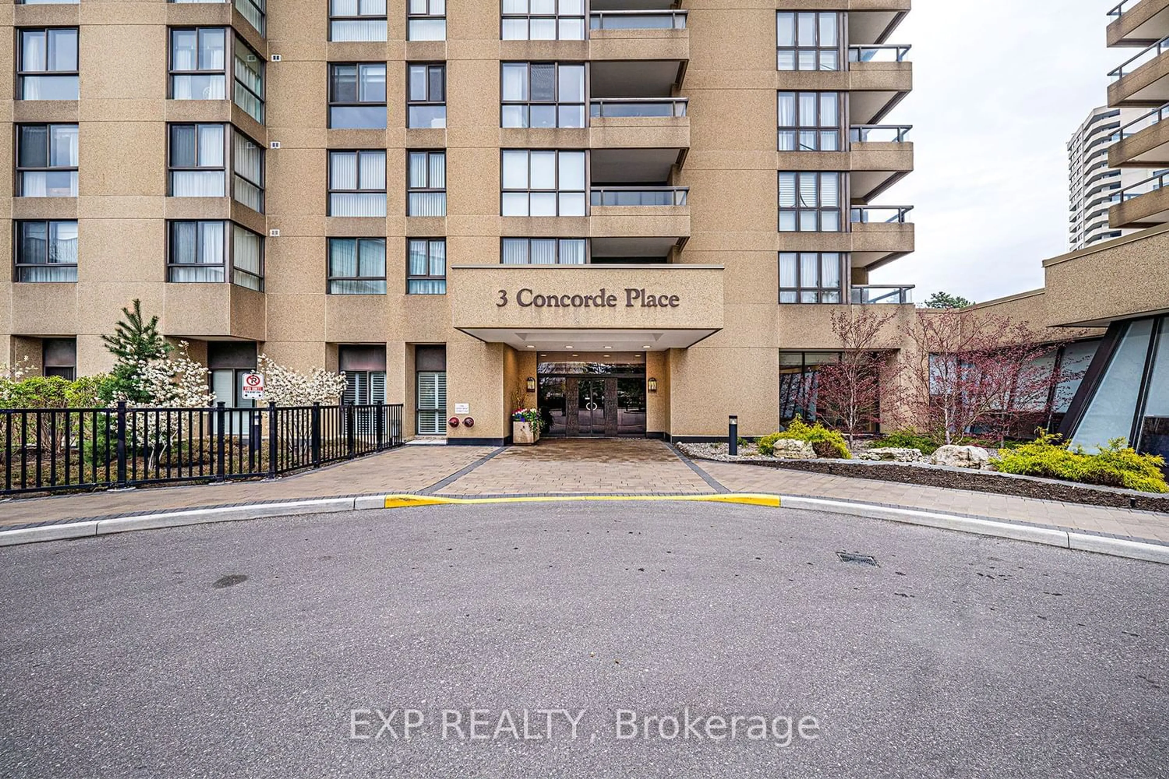 A pic from exterior of the house or condo for 3 Concorde Pl #804, Toronto Ontario M3C 3K7