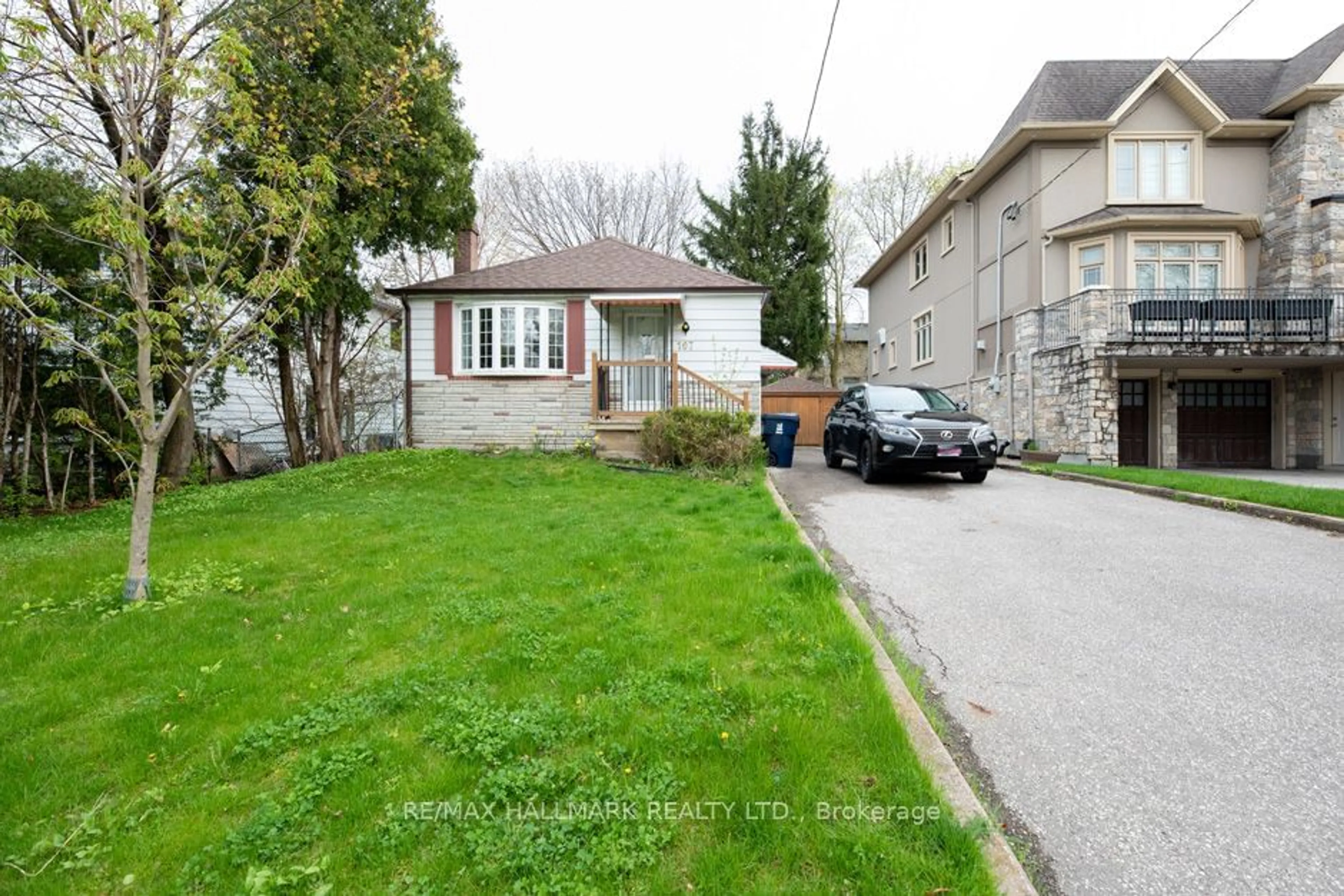 Frontside or backside of a home for 107 Elmhurst Ave, Toronto Ontario M2N 1R7
