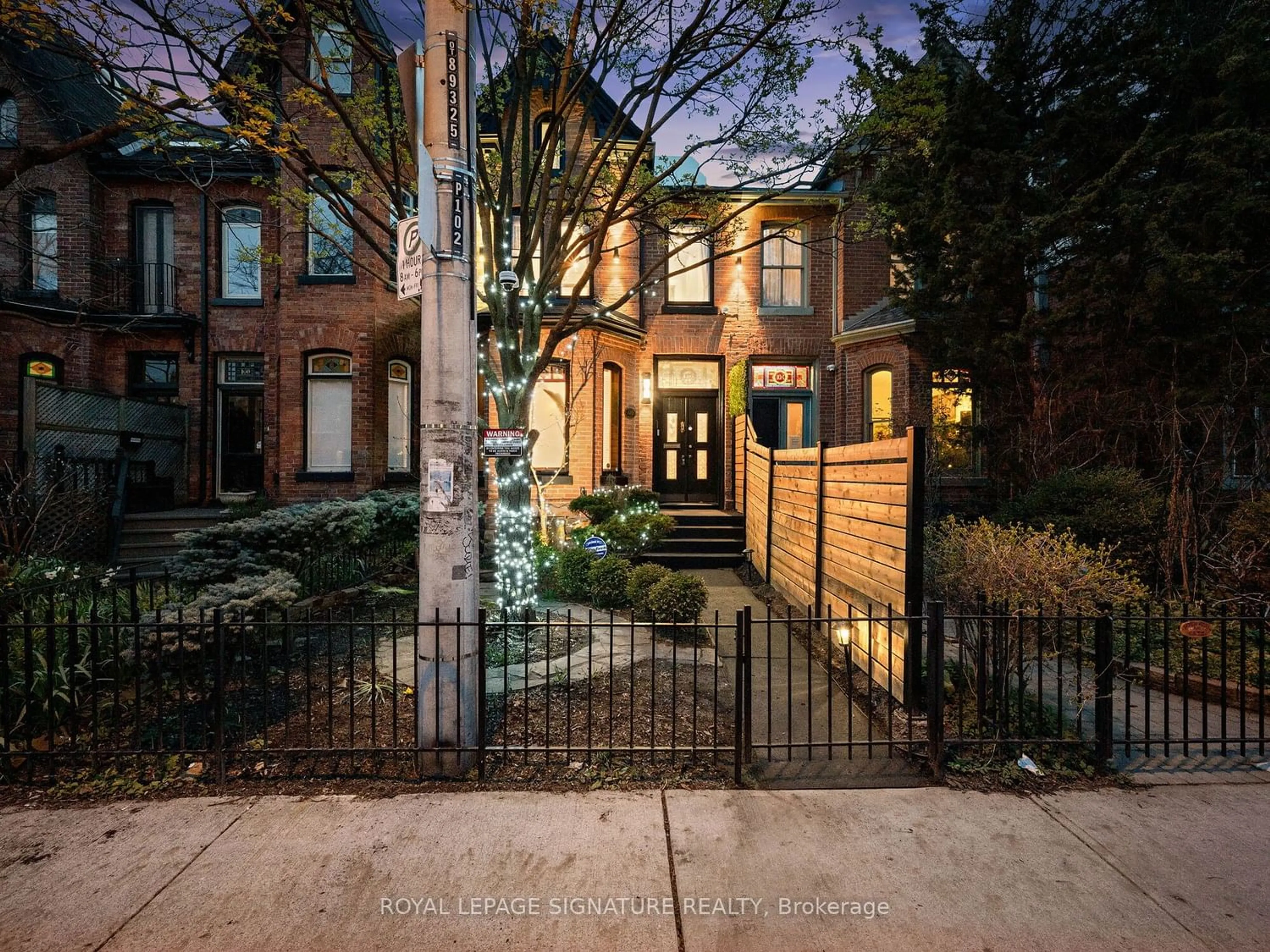 Home with brick exterior material for 102 Seaton St, Toronto Ontario M5A 2T3