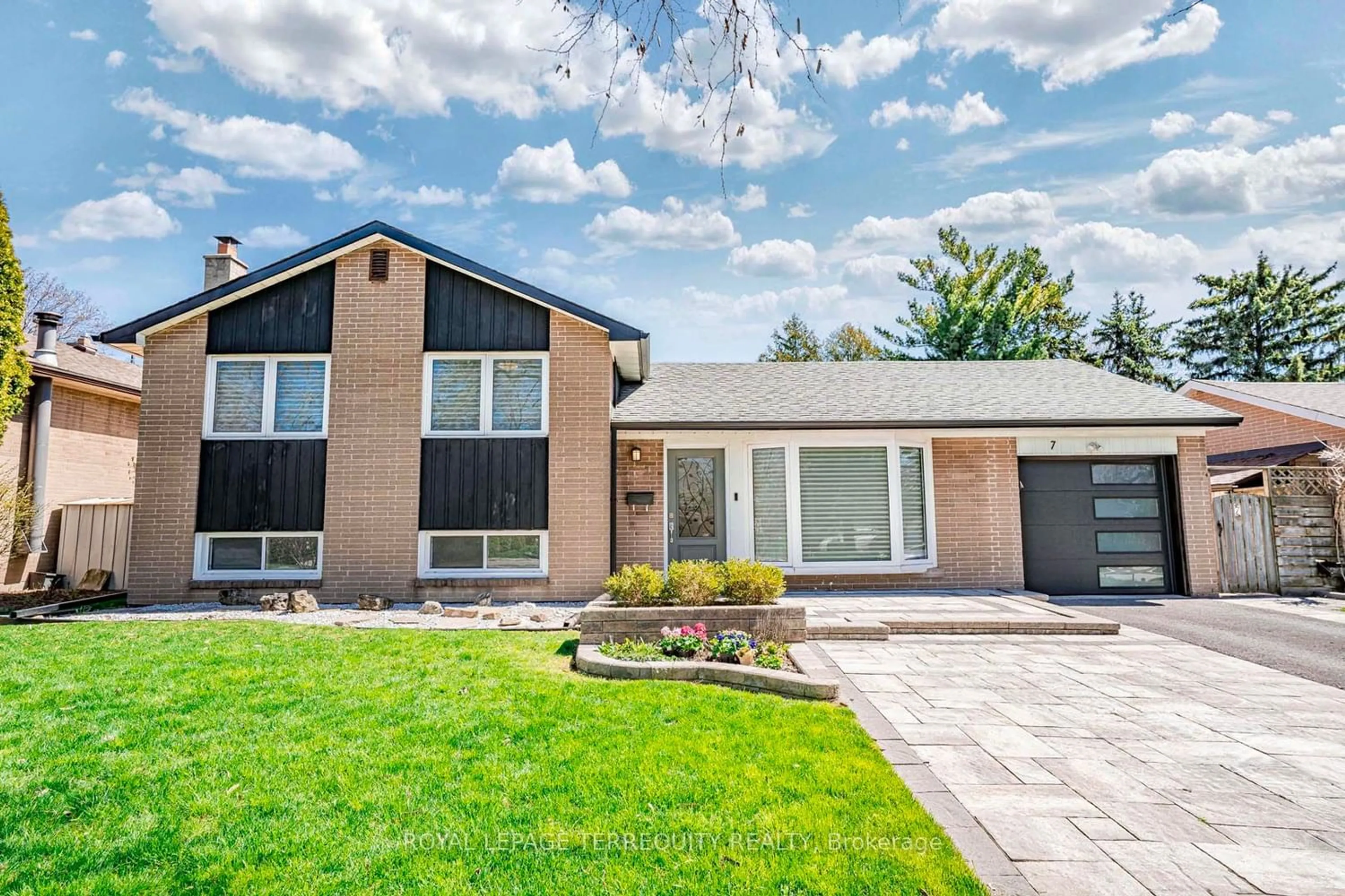 Home with brick exterior material for 7 Treadgold Cres, Toronto Ontario M3A 1X1
