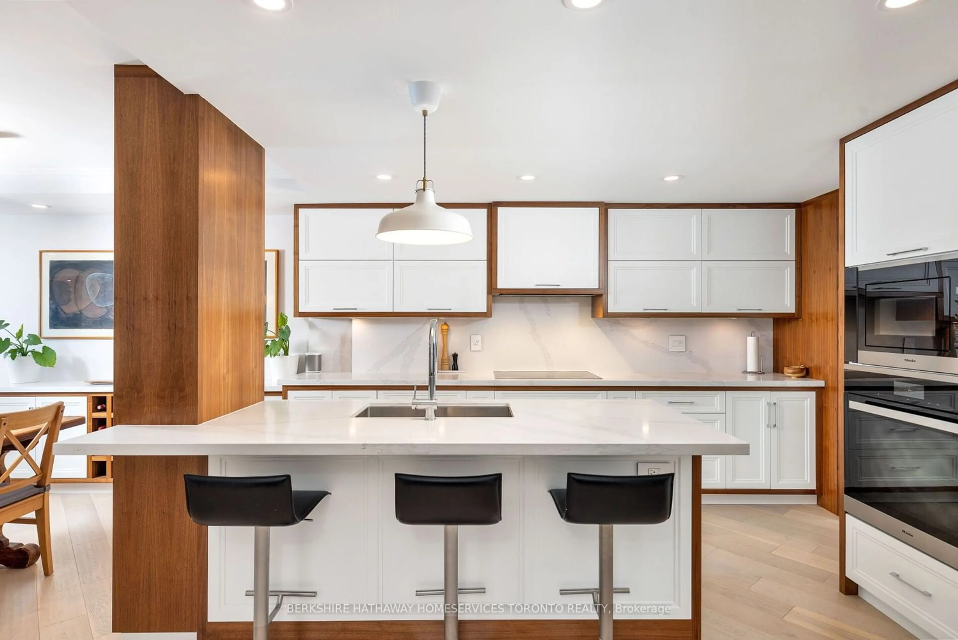 Contemporary kitchen for 160 Frederick St #507, Toronto Ontario M5A 4H9