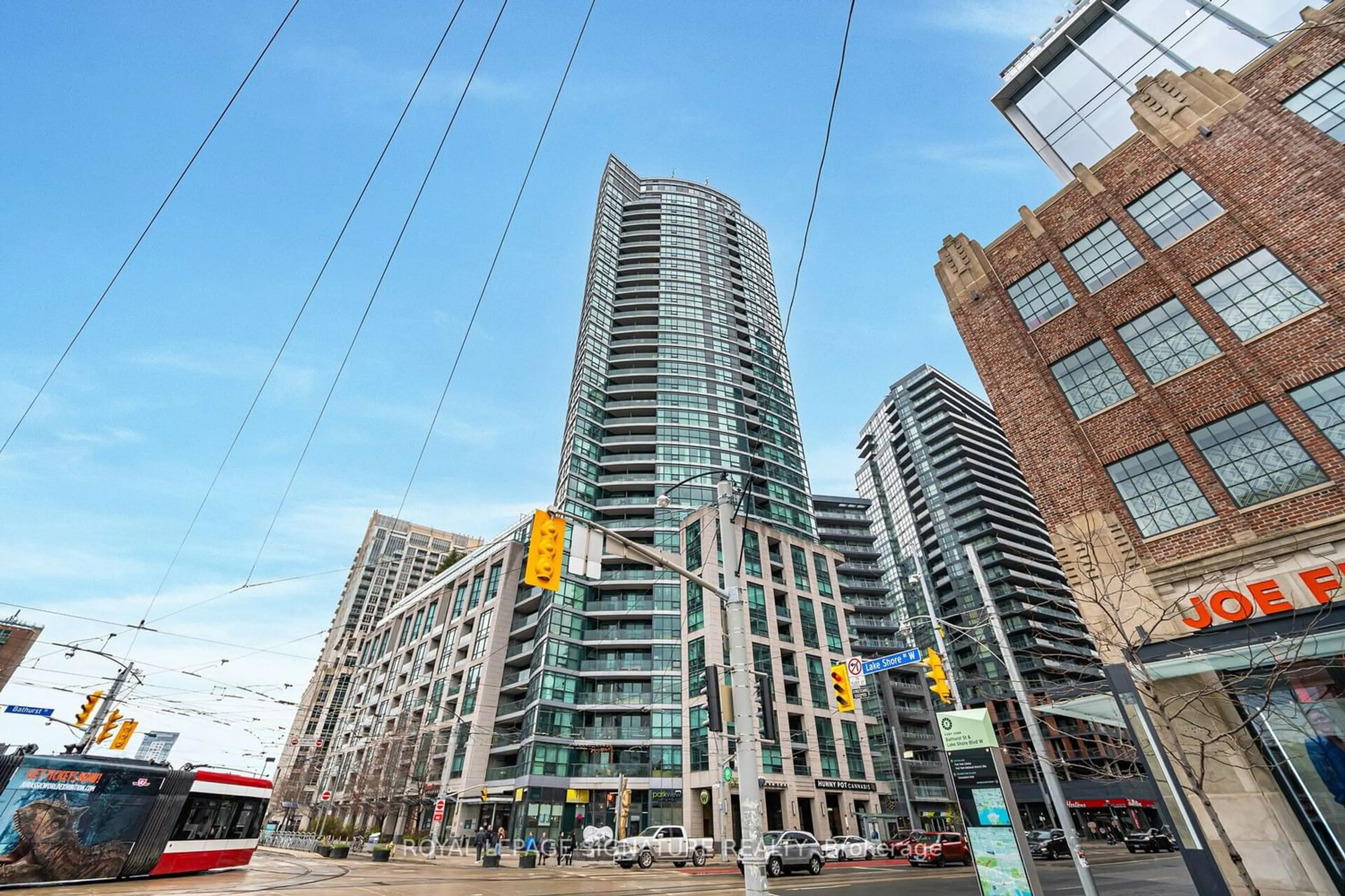 A pic from exterior of the house or condo for 600 Fleet St #1012, Toronto Ontario M5V 1B7