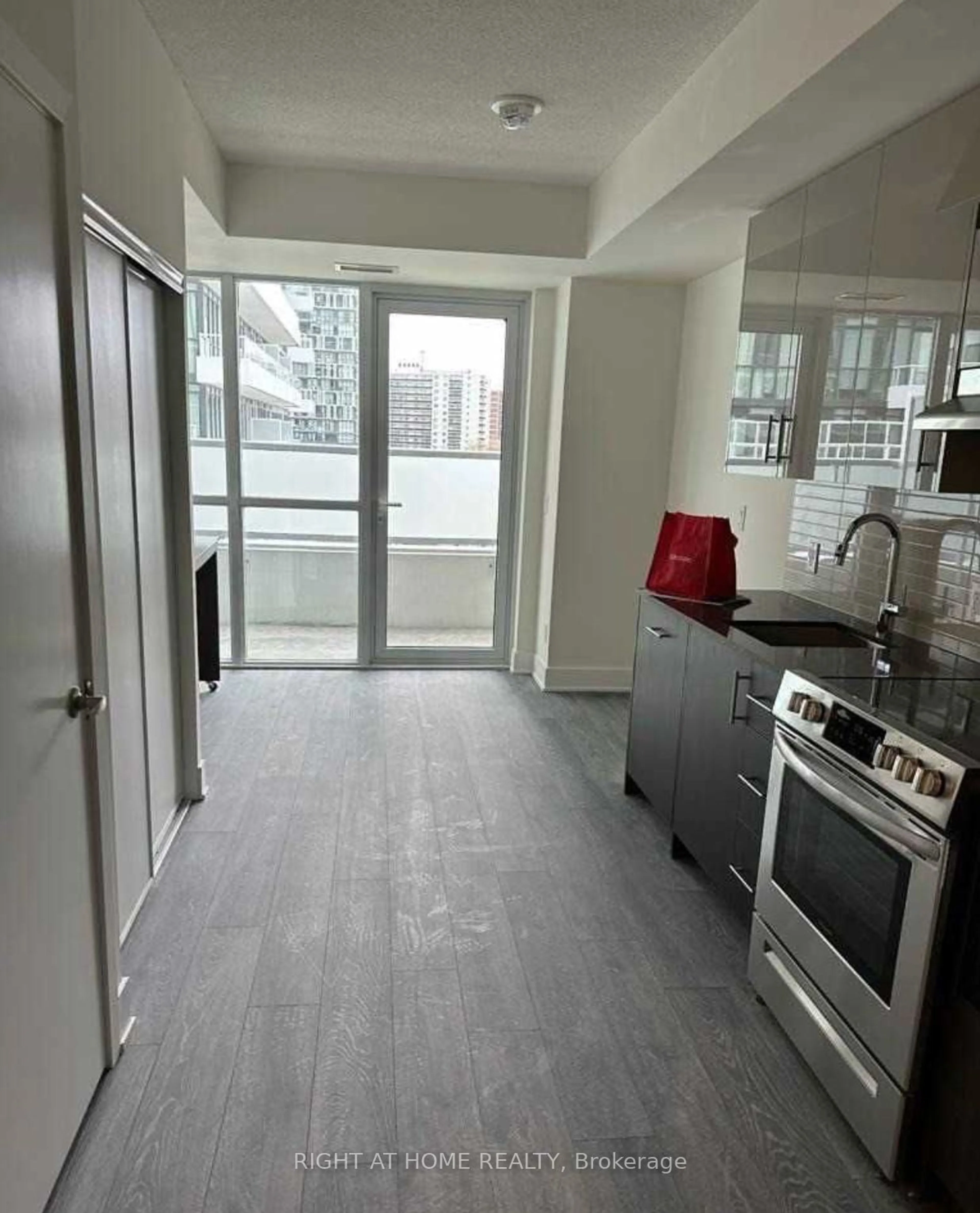 Standard kitchen for 188 Fairview Mall Dr #605, Toronto Ontario M2J 0H7