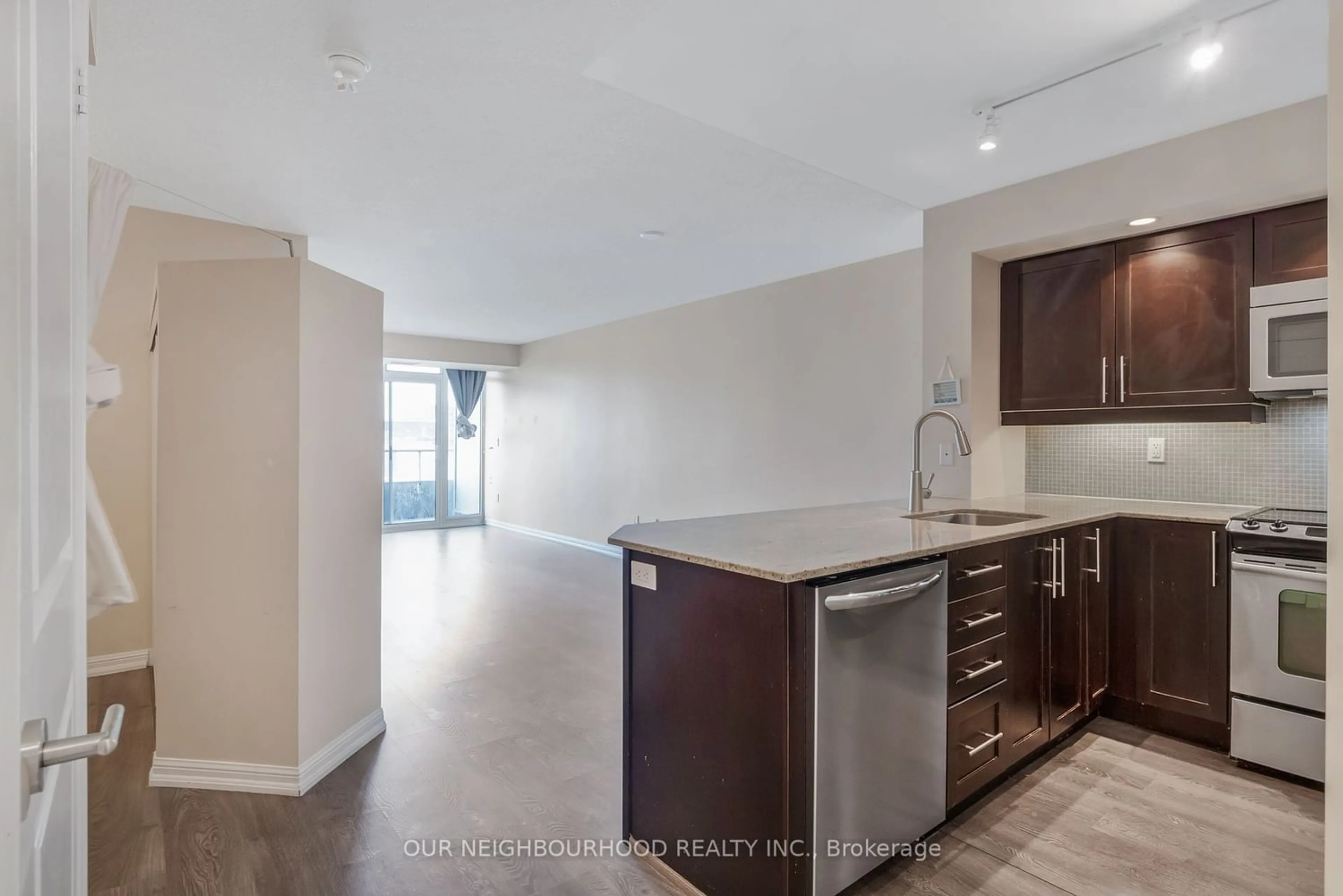 Standard kitchen for 85 East Liberty St #602, Toronto Ontario M6K 0A2