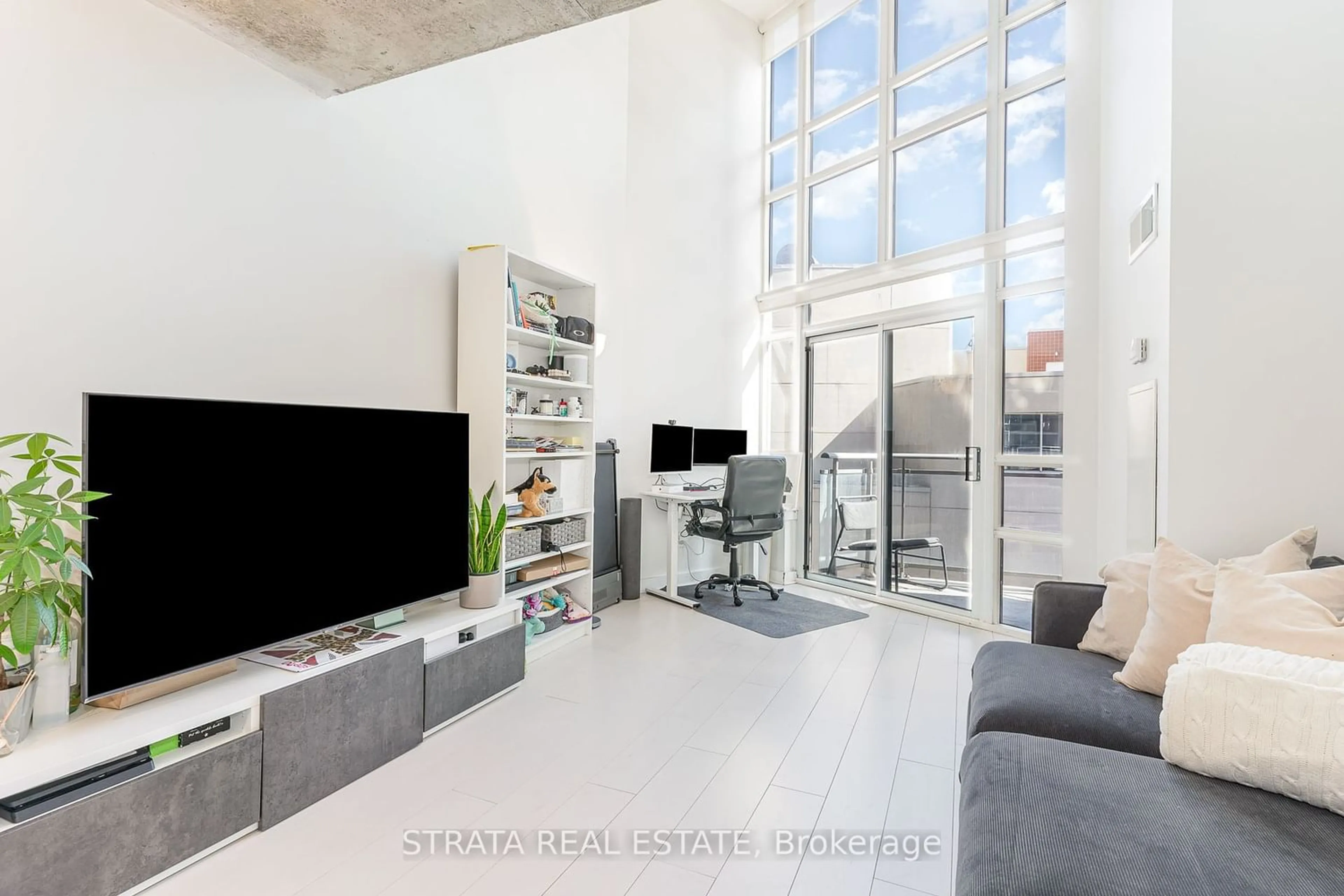 Living room for 255 Richmond St #603, Toronto Ontario M5A 4T7