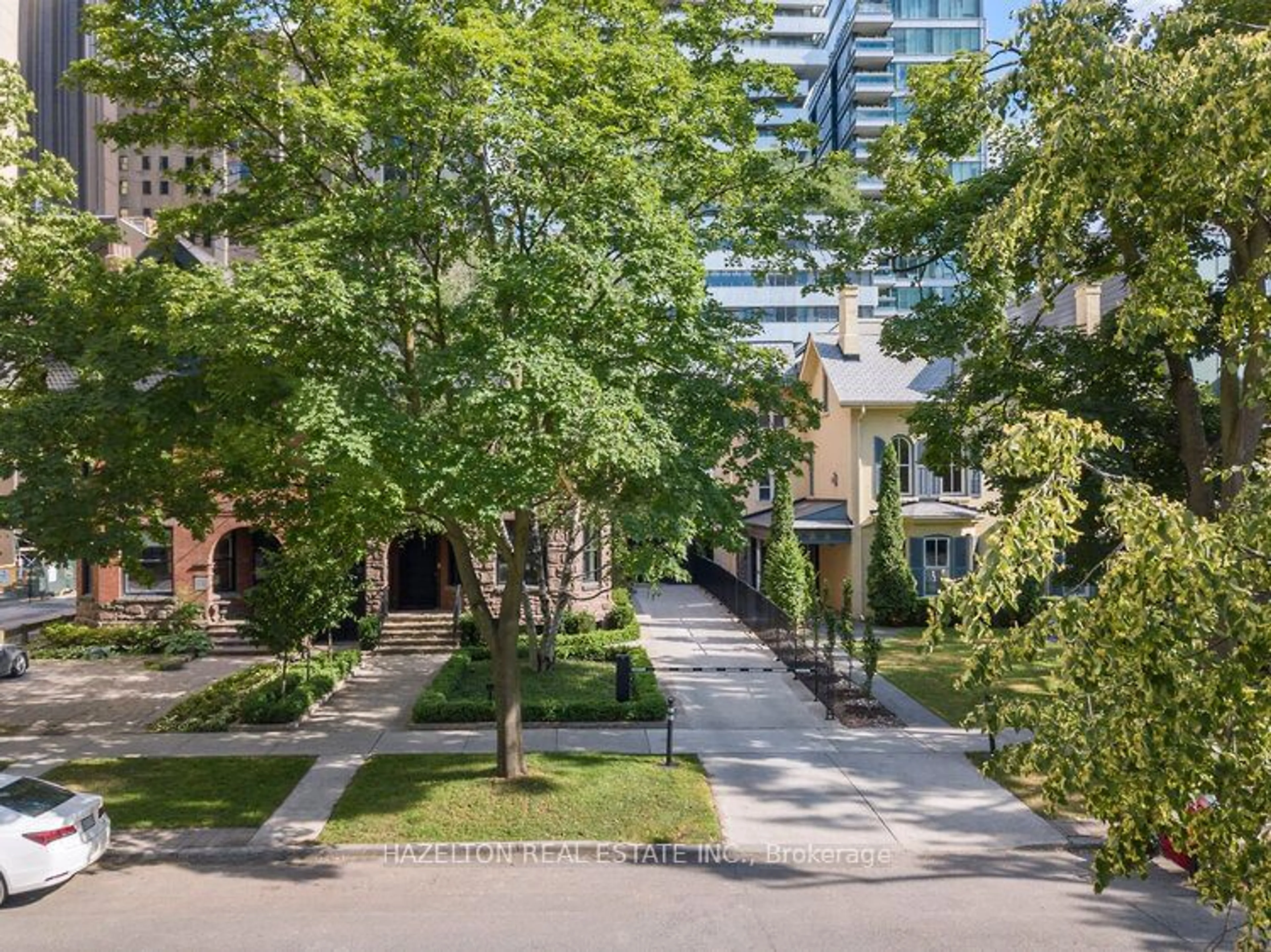 A pic from exterior of the house or condo for 10 Prince Arthur Ave #301, Toronto Ontario M5R 1A9