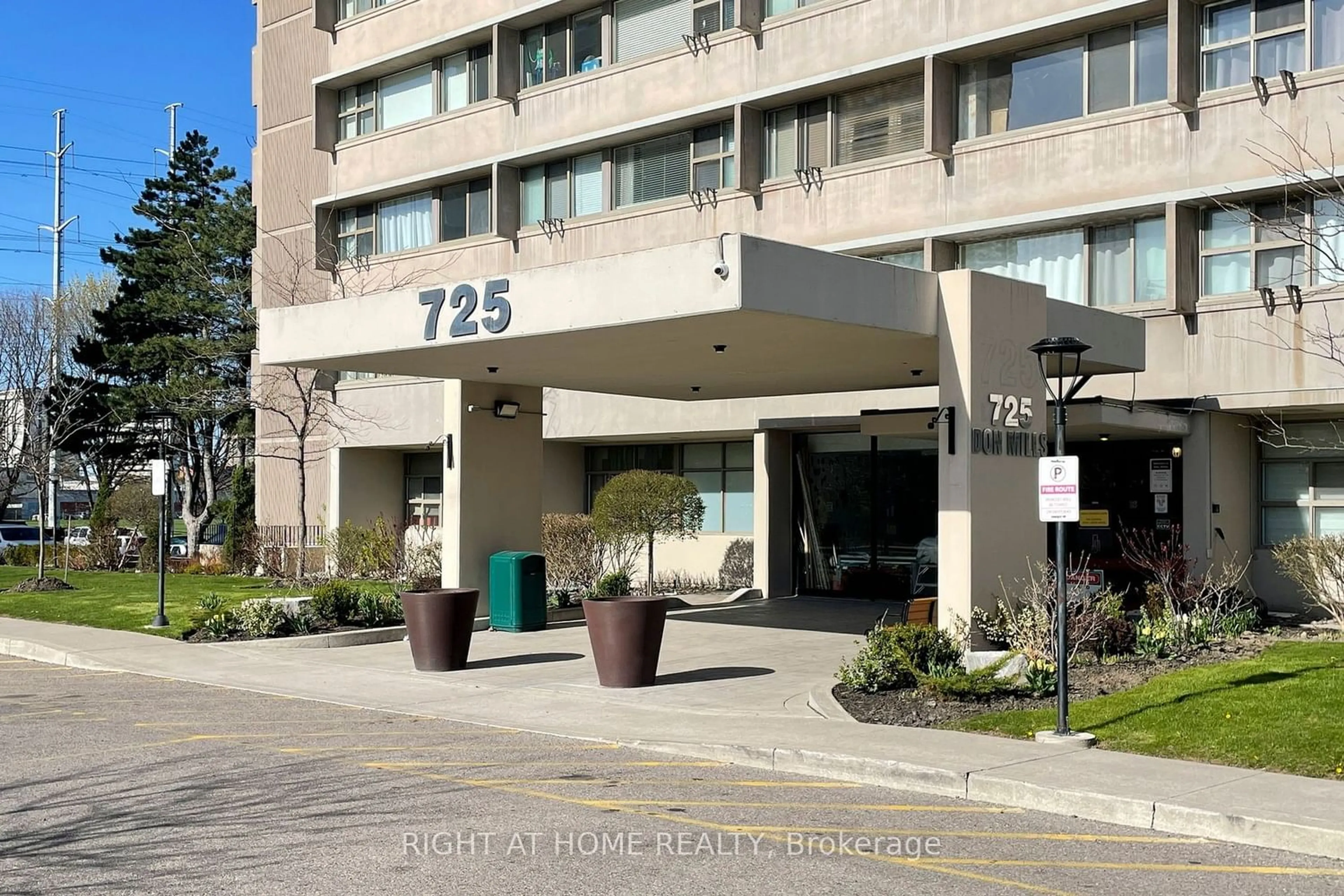 A pic from exterior of the house or condo for 725 Don Mills Rd #308, Toronto Ontario M3C 1S6
