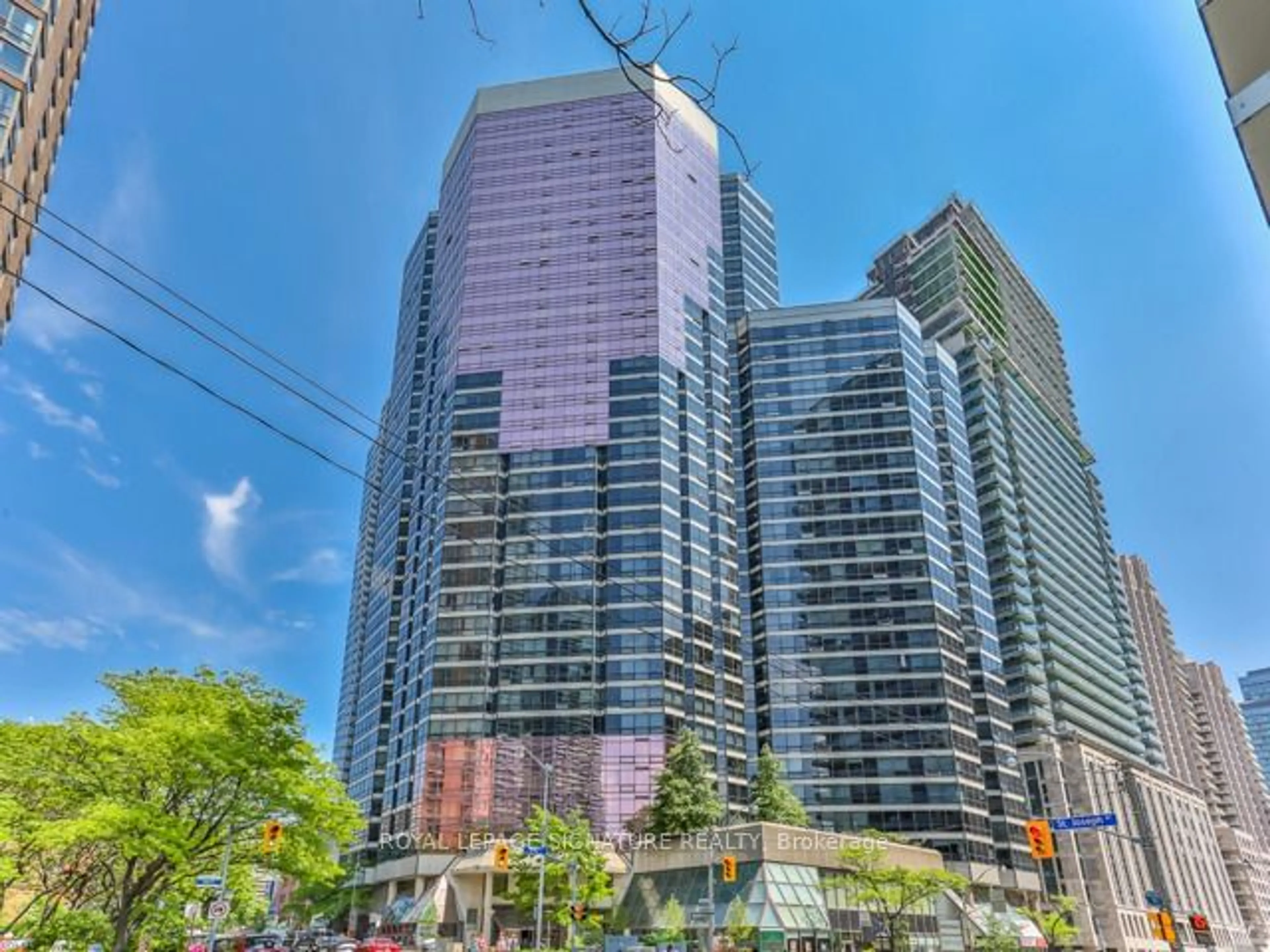 A pic from exterior of the house or condo for 1001 Bay St #1007, Toronto Ontario M5S 3A6