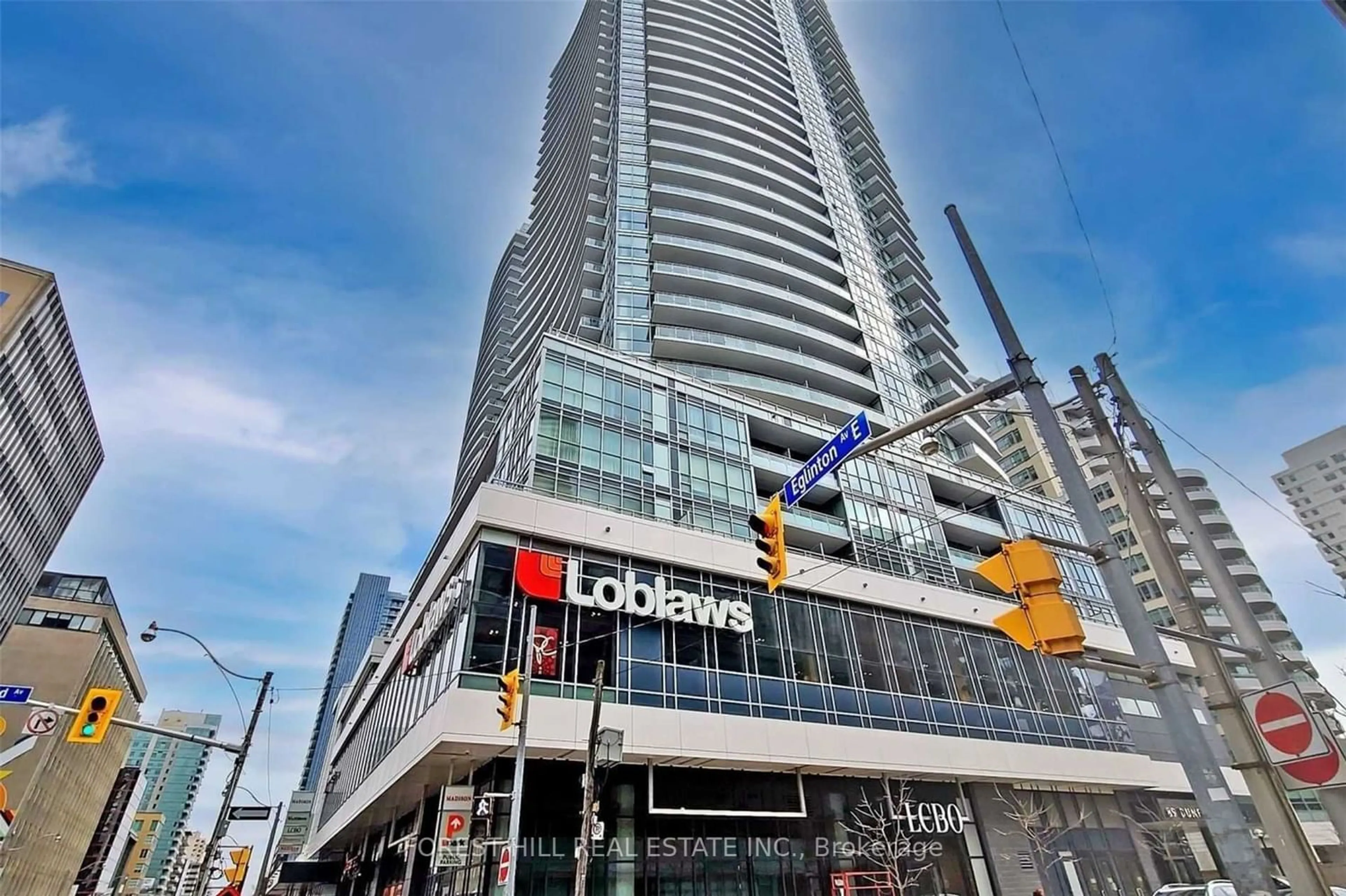 A pic from exterior of the house or condo for 98 Lillian St #2413, Toronto Ontario M4S 0A5