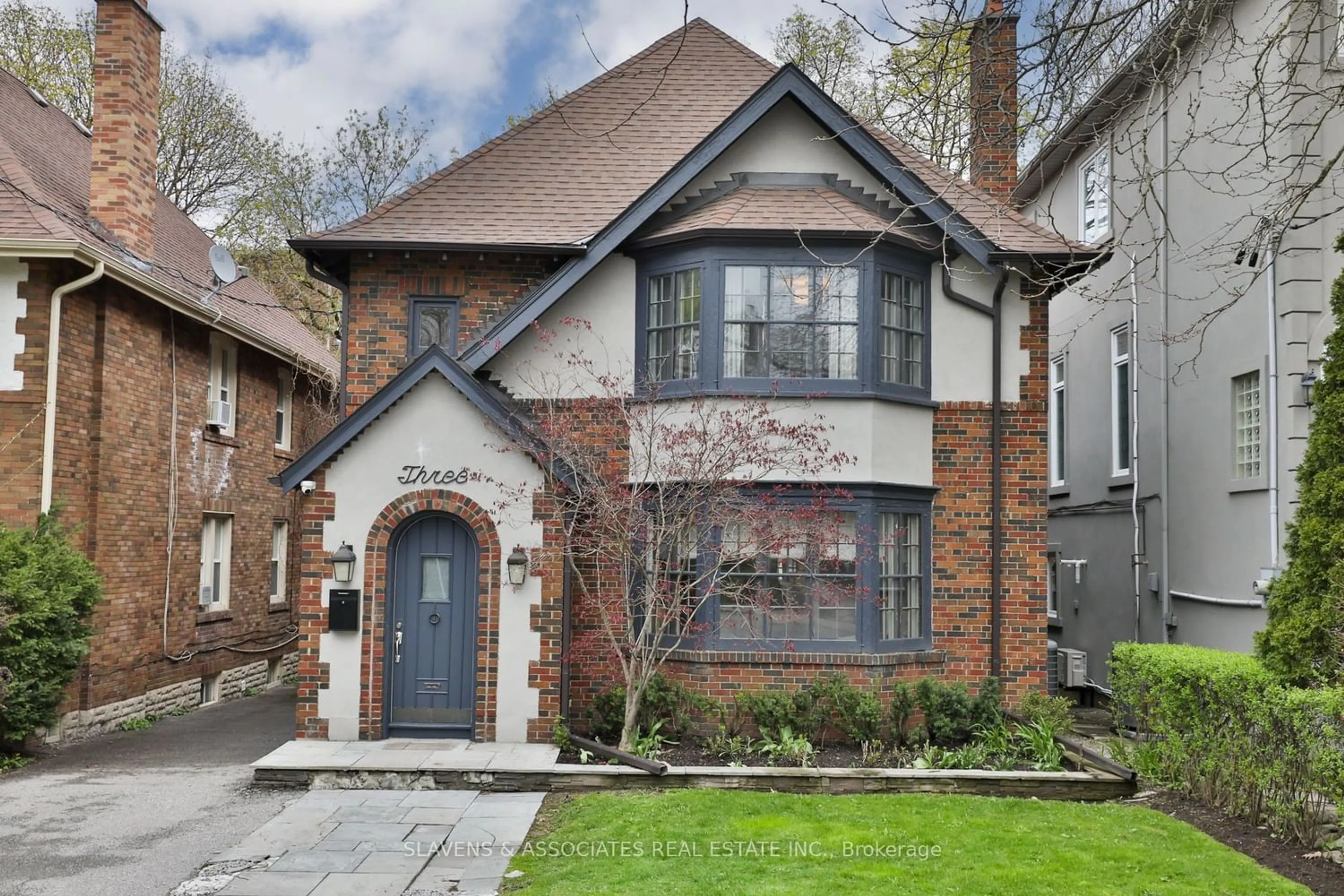 Home with brick exterior material for 3 Highbourne Rd, Toronto Ontario M5P 2J1