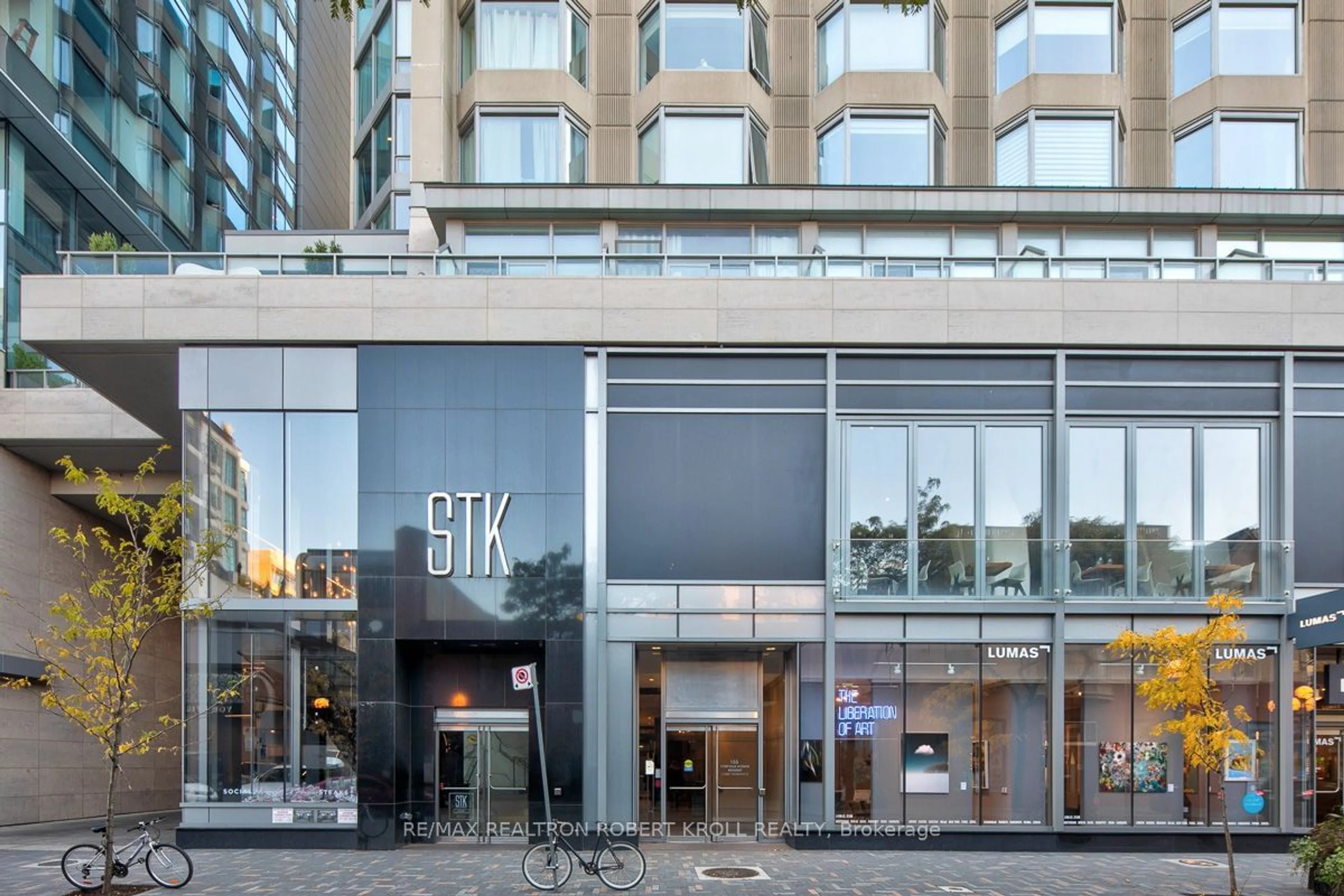 Outside view for 155 Yorkville Ave #2818, Toronto Ontario M5R 0B4