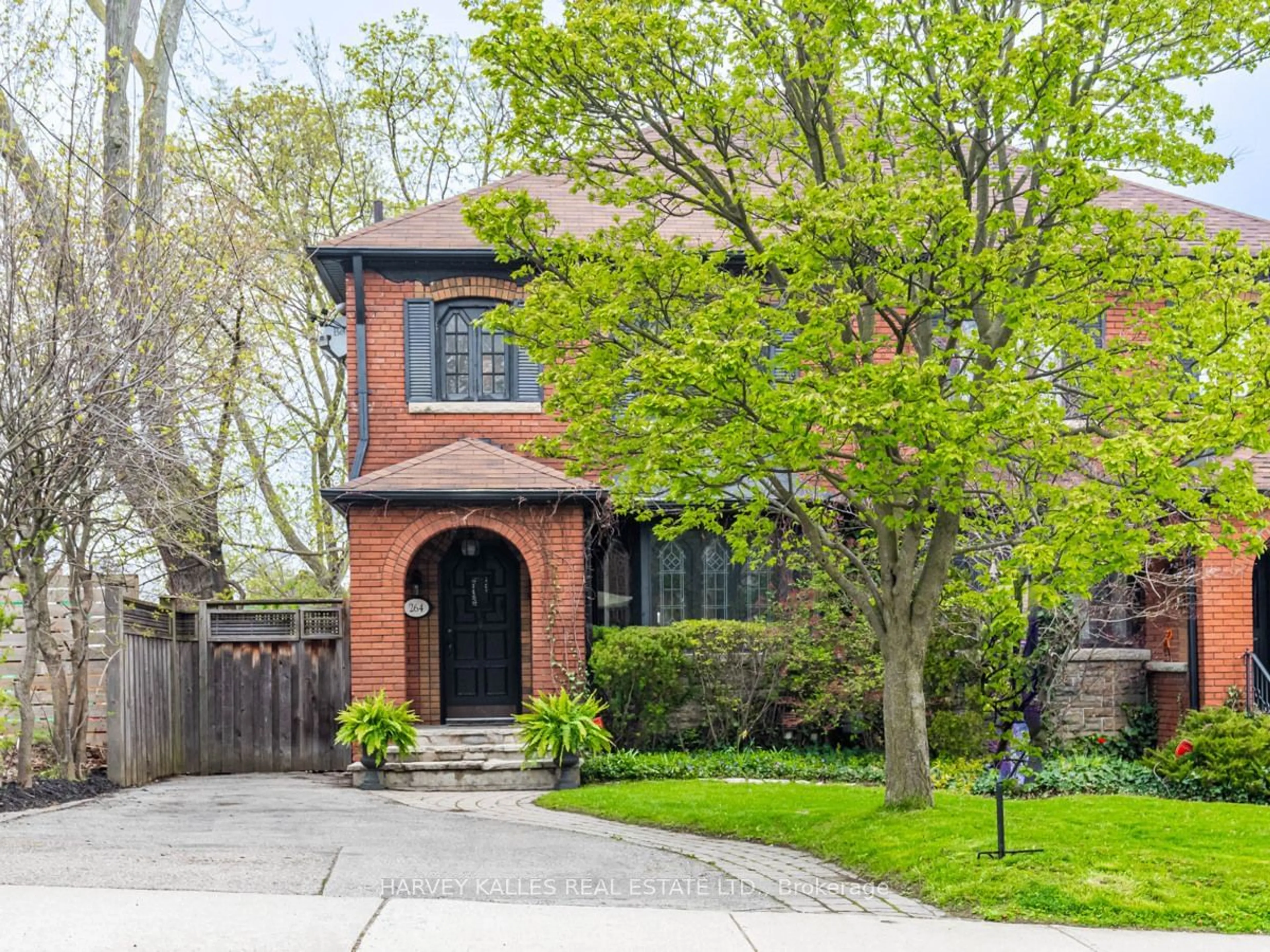 Home with brick exterior material for 264 Castlefield Ave, Toronto Ontario M4R 1G7