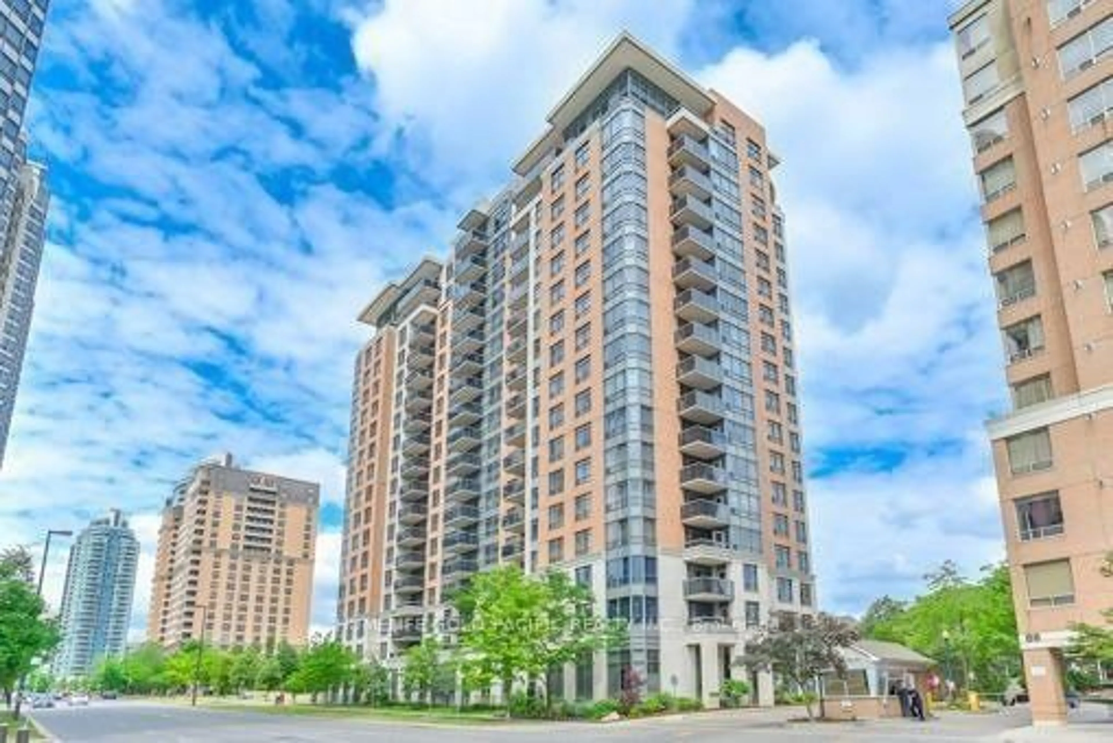 A pic from exterior of the house or condo for 880 Grandview Way #102, Toronto Ontario M2N 7B2