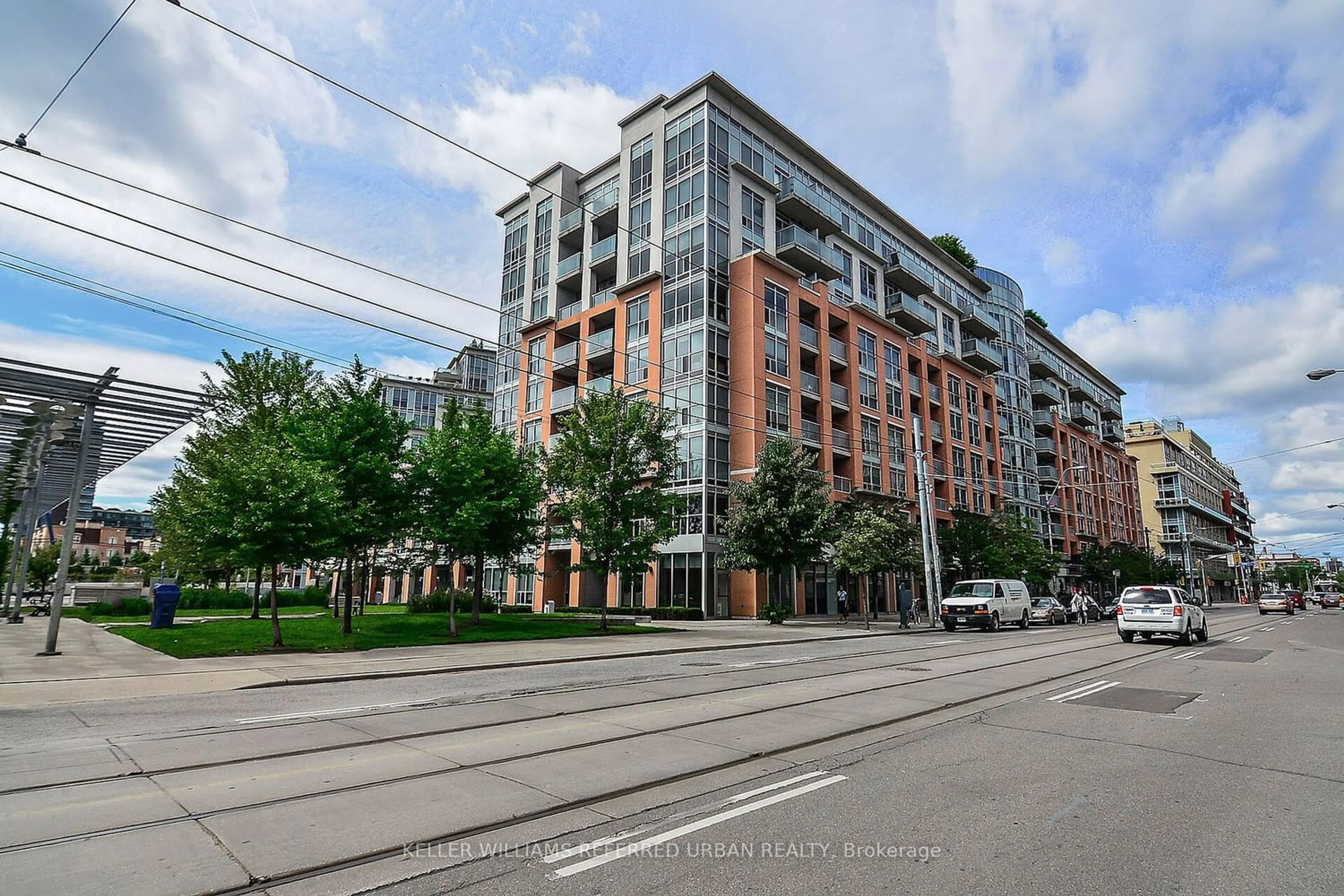 A pic from exterior of the house or condo for 1005 King St #815, Toronto Ontario M6K 3M8