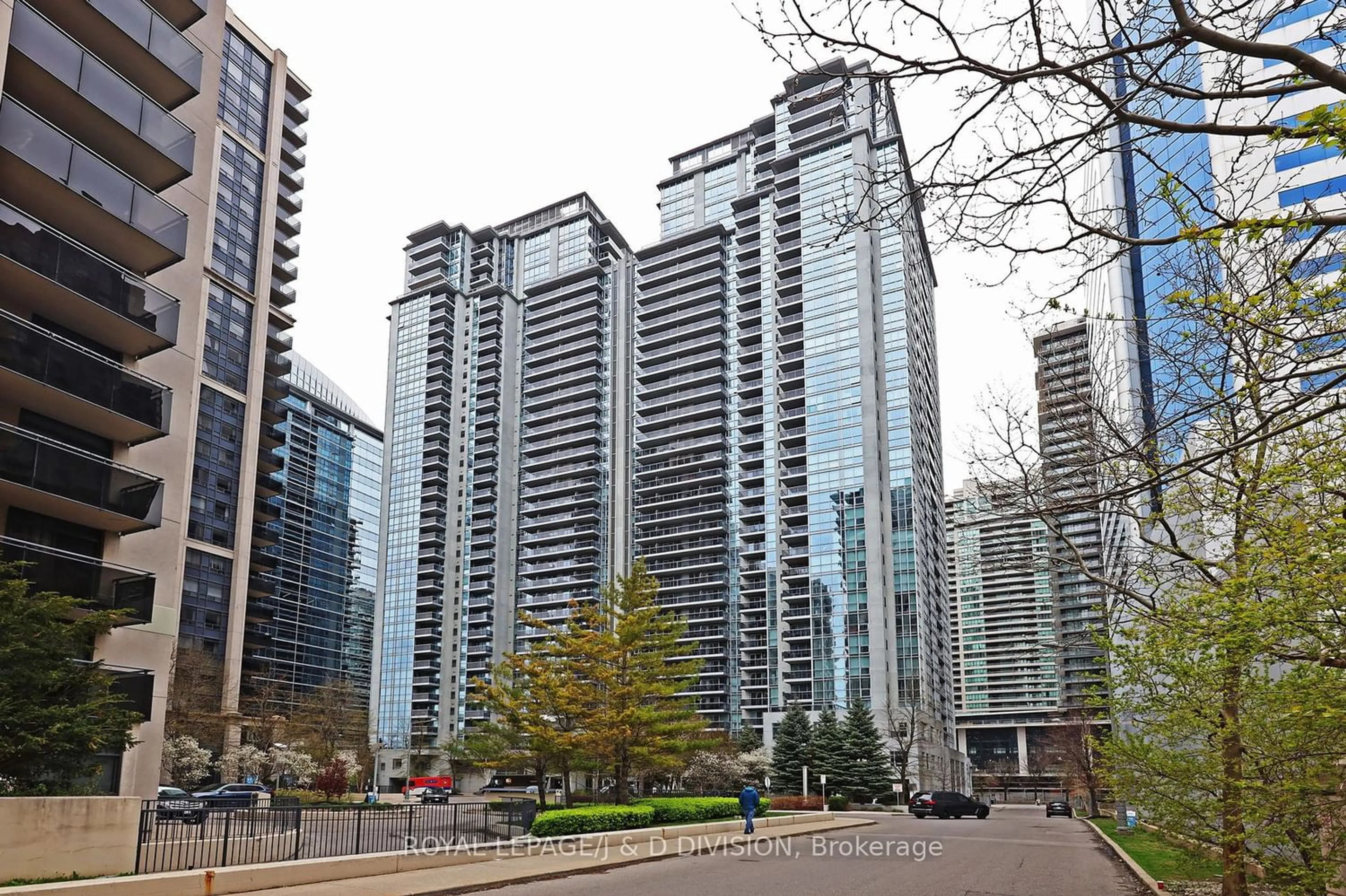 A pic from exterior of the house or condo for 4978 Yonge St #302, Toronto Ontario M2N 7G8