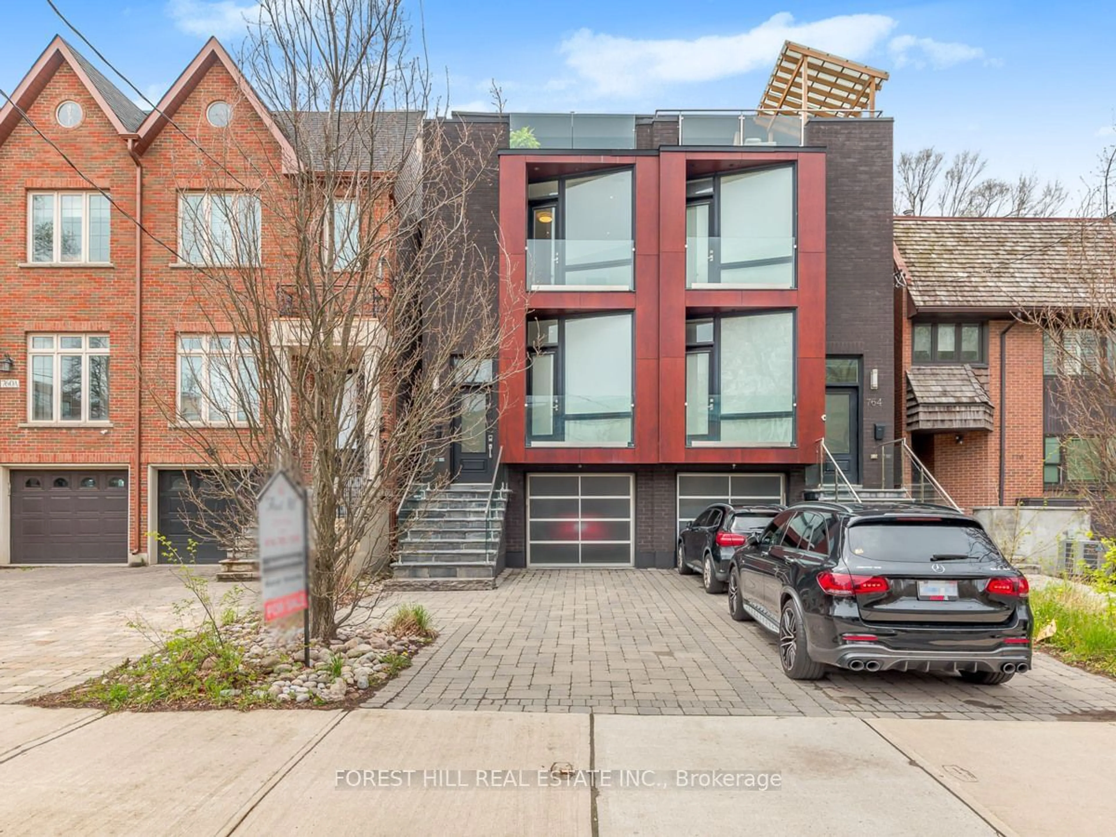 A pic from exterior of the house or condo for 762 Avenue Rd, Toronto Ontario M5P 2K3