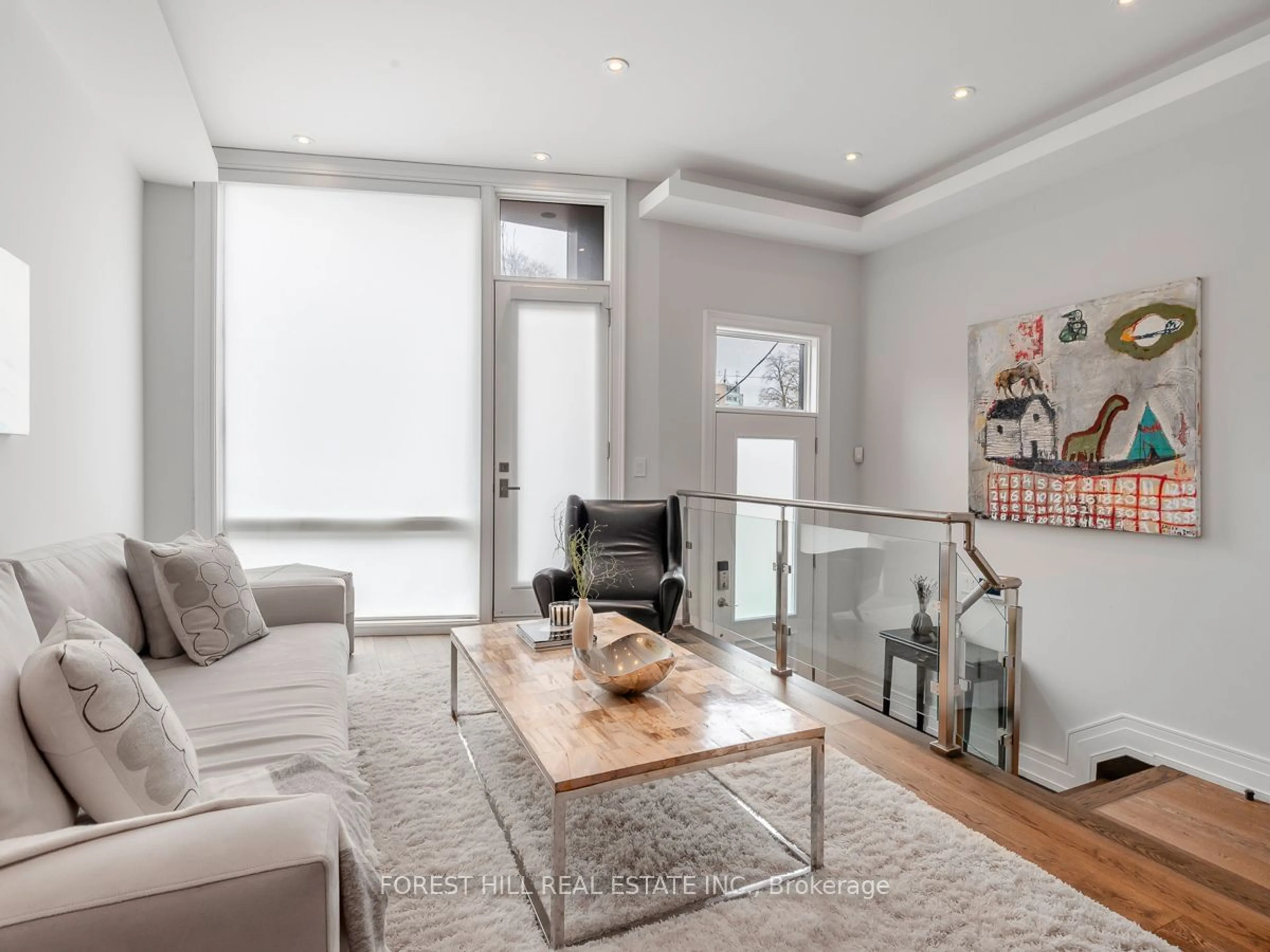 Living room for 762 Avenue Rd, Toronto Ontario M5P 2K3