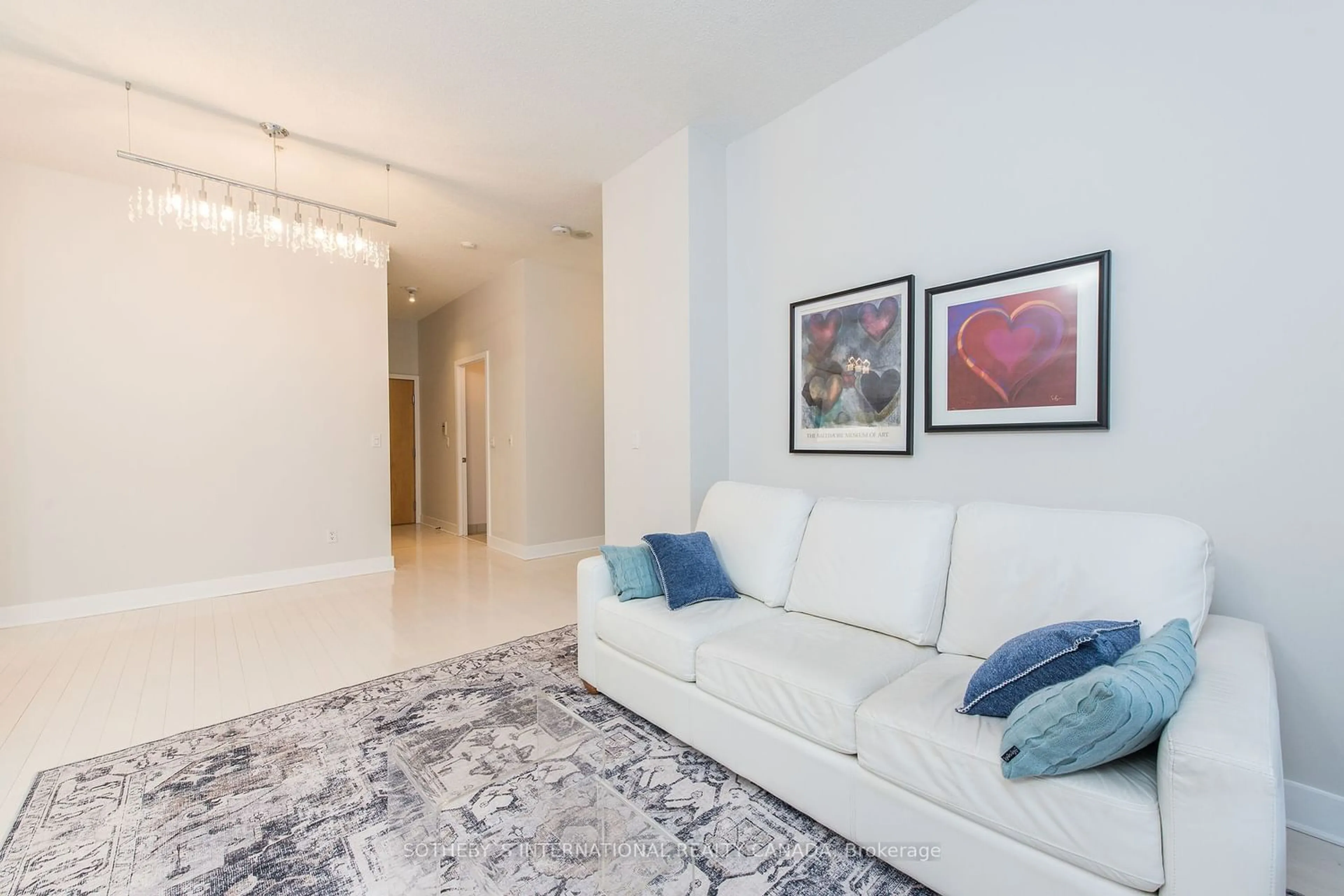 Living room for 168 King St #204, Toronto Ontario M5A 4S4