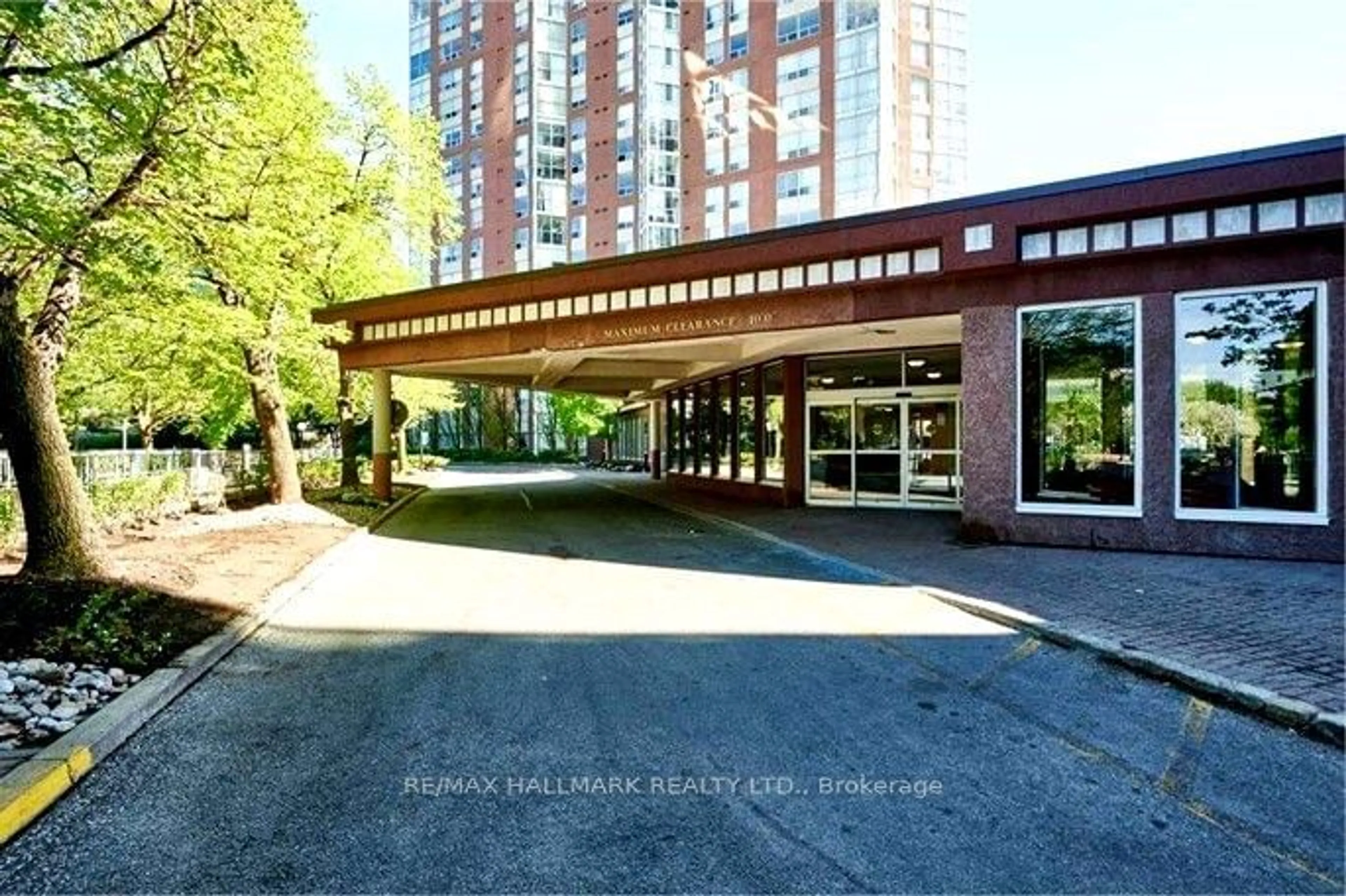 A pic from exterior of the house or condo for 7 Concorde Pl #1107, Toronto Ontario M3C 3N4