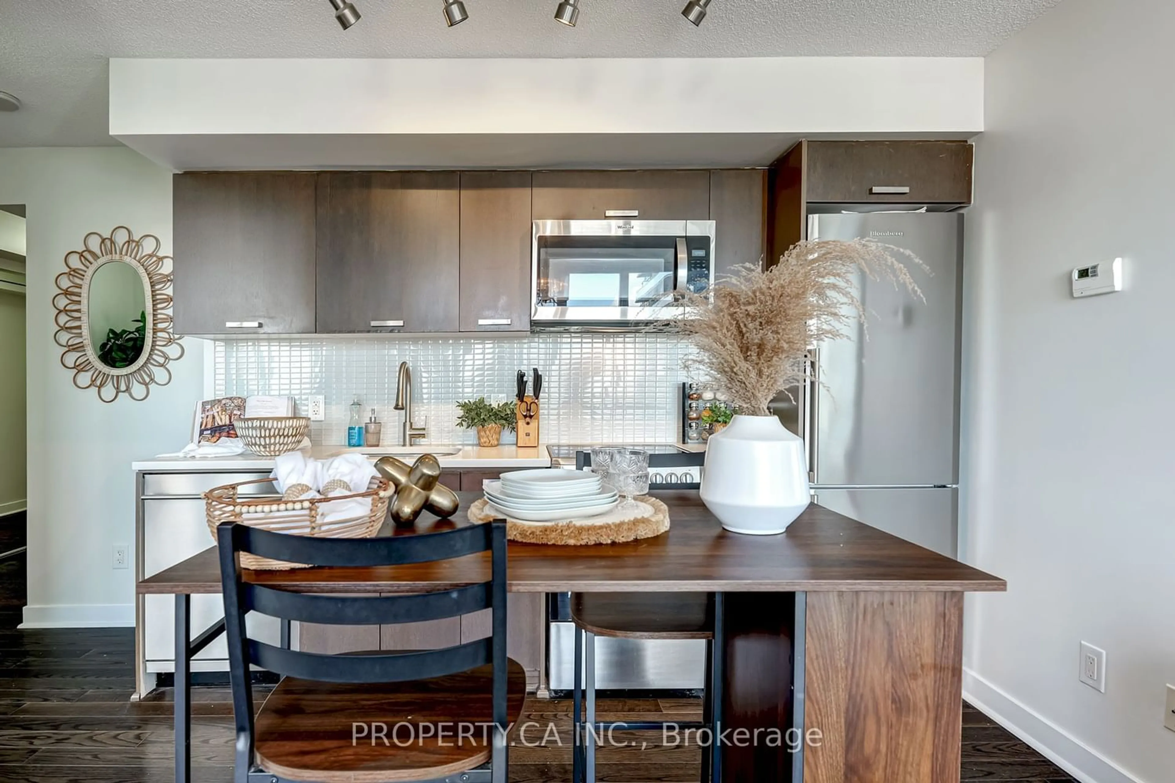 Contemporary kitchen for 295 Adelaide St #1402, Toronto Ontario M5V 0L4