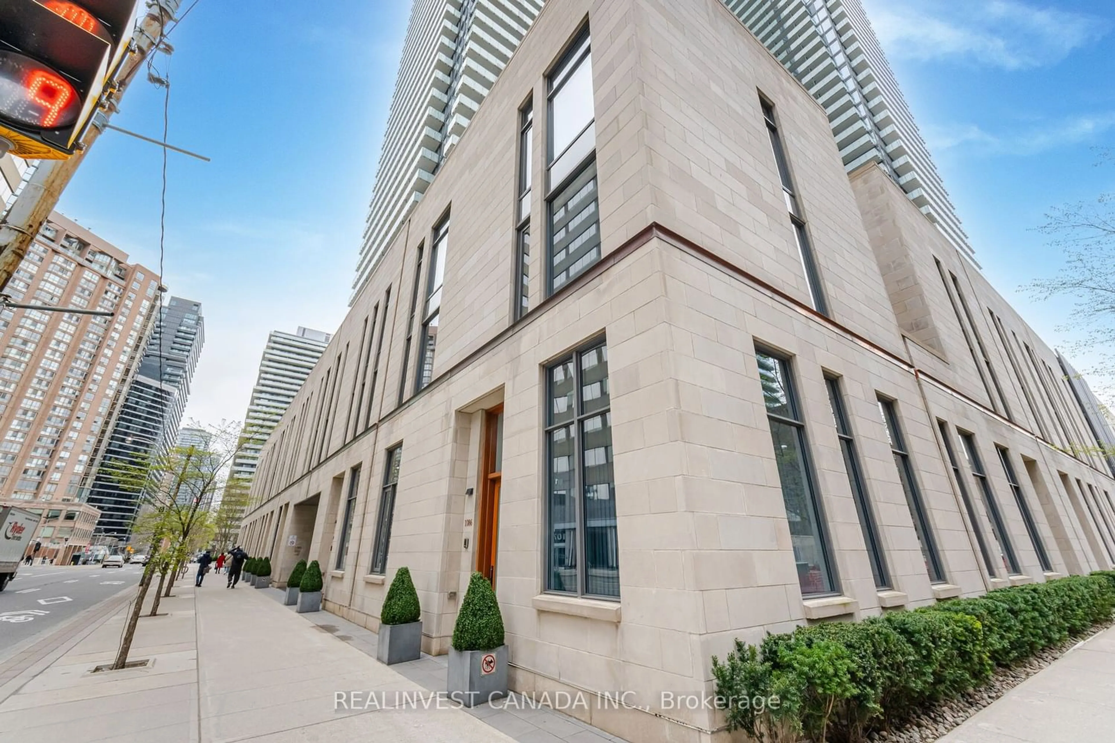 A pic from exterior of the house or condo for 1086 Bay St #16, Toronto Ontario M5S 0A3