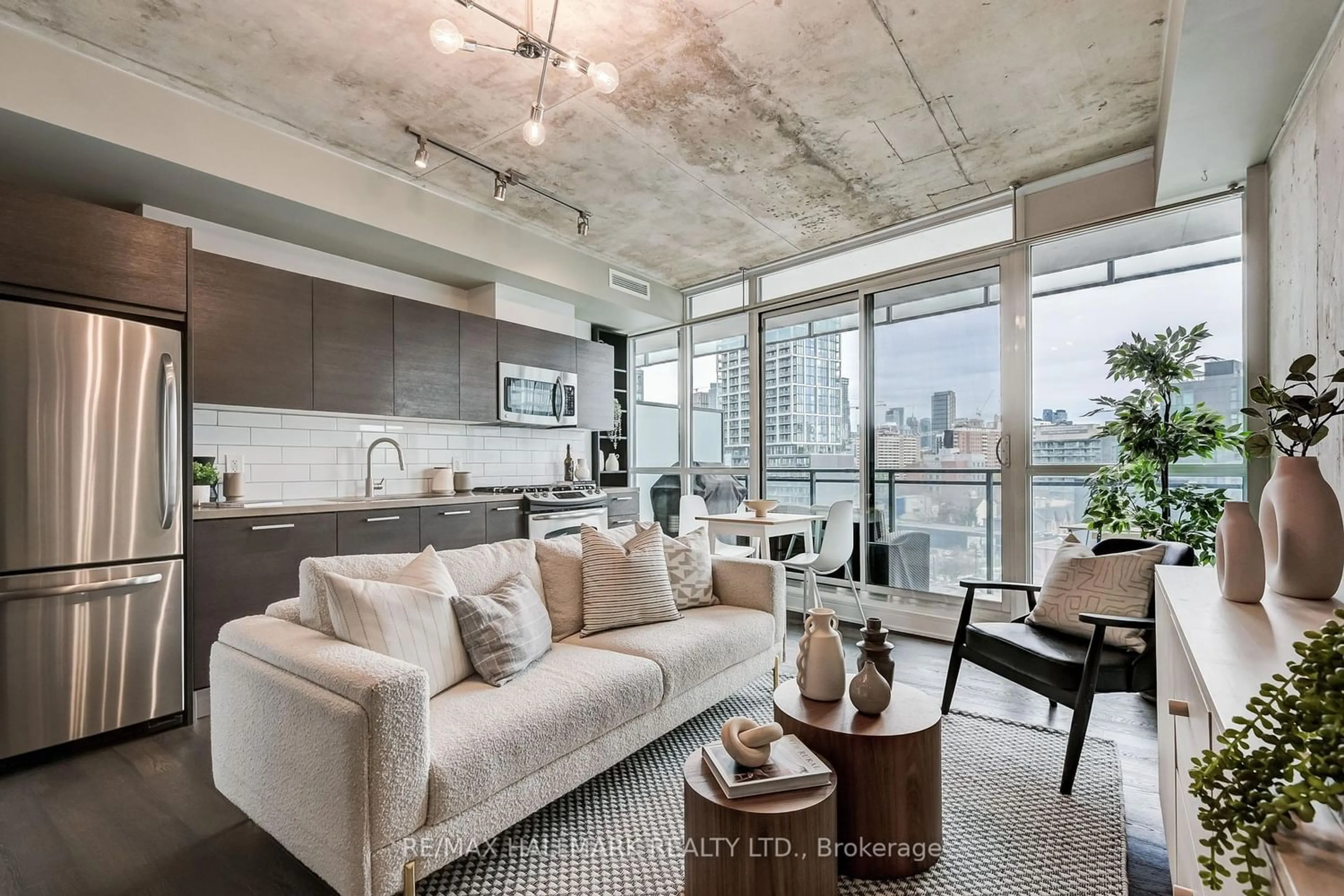 Living room for 318 King St #801, Toronto Ontario M5A 0C1